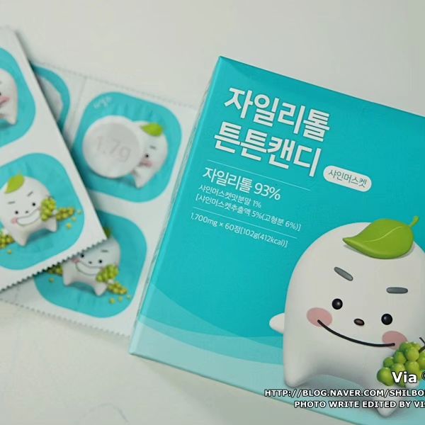 매일 양치하고 난 뒤 자일리톨을 섭취하는 저희집 꼬맹이들이 너무도 좋아하는 맘스러빙 스마투스튼튼캔디에요~ 달달하지만 당류 0%의 천연 감미료를 사용해서 충치예방은 물론, 간식으로 주기에도 부담없는 자일리톨사탕♡ 덕분에 양치하는 습관을 제대로 들일 수 있어서 너무 좋네요~~

#맘스러빙 #스마투스 #스마투스튼튼캔디 #어린이캔디 #어린이충치예방 #자일리톨캔디 #충치예방 #자일리톨사탕