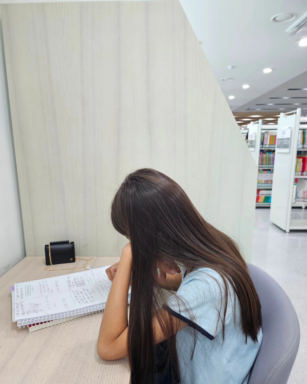 #방학은힘들어 #도서관에서 #숙제하기 
#한시간버티기 #목동이음터
