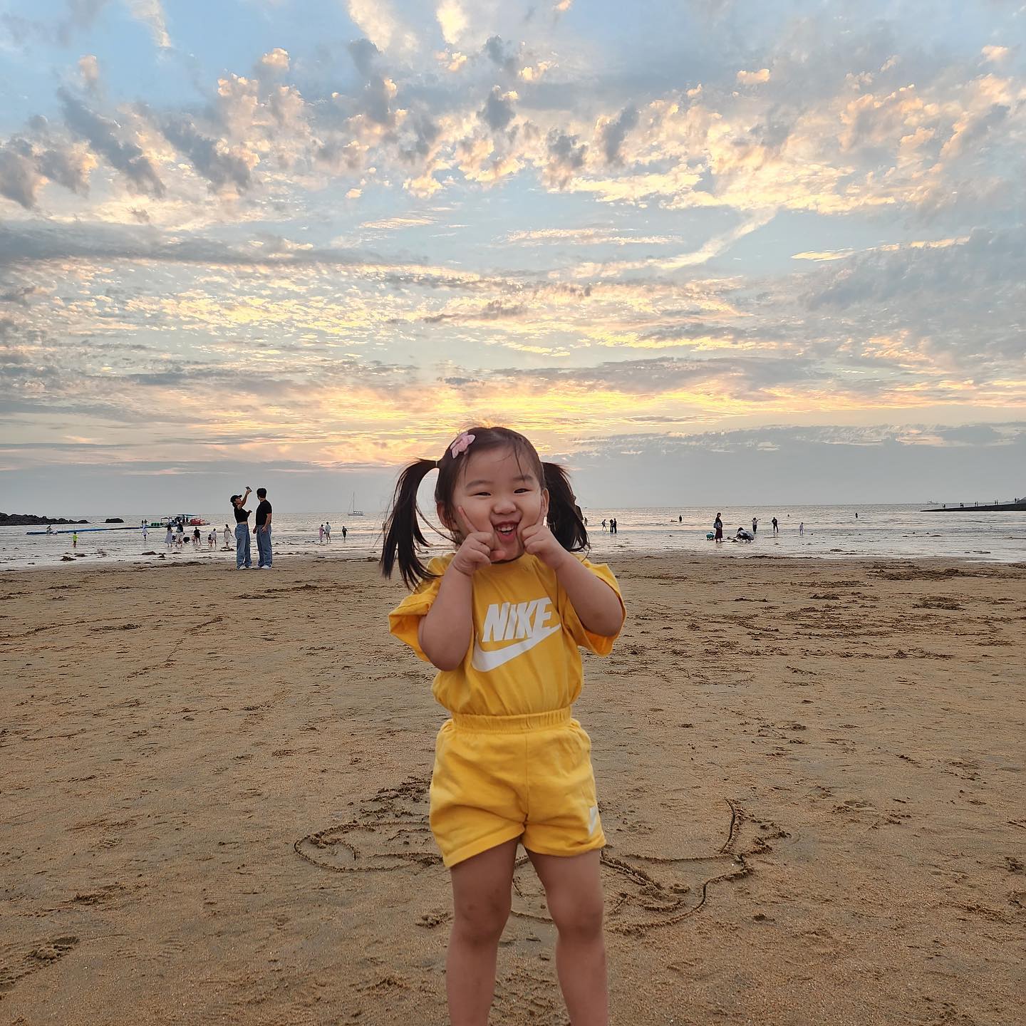 #29개월아기 #곧30개월

일요일날에 할미집에있다가 아빠가 혼자 델러갔는데 을왕리가서 놀다가 왔넹 ㅋㅋㅋ 넘이뿌다 울애기🩵

#오늘도사랑해