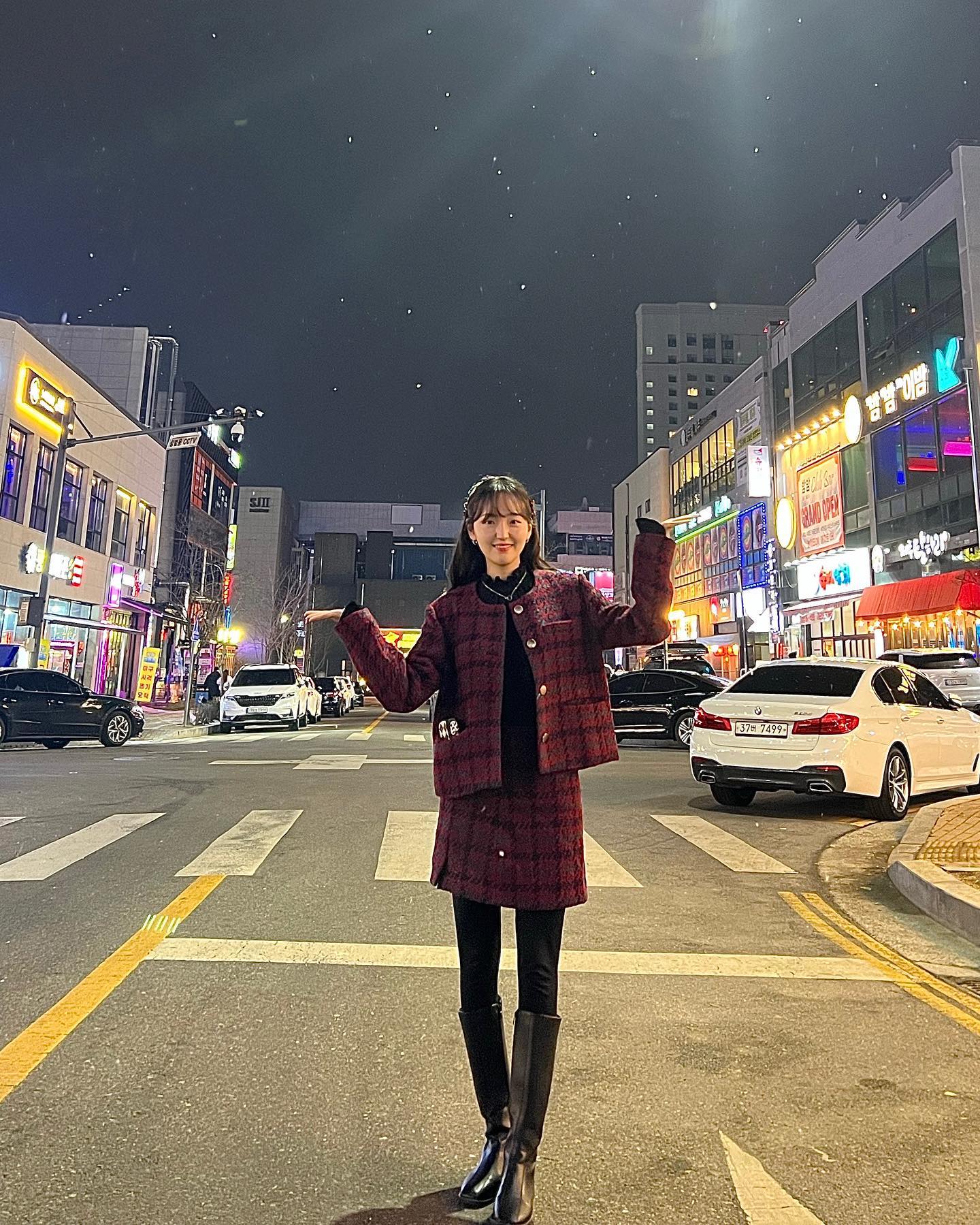 White Christmas 🎄❄️⛄️♥️
.
일년에 딱 한번 입을 수 있는 옷ㅋㅋ🎄🧣
.
#연말#연말룩#크리스마스#밀실#청주율량동