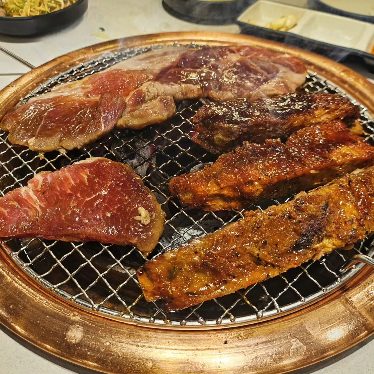 #협찬 🍚•.¸¸ 쥬아의 먹방기록ෆ
❛ 국내 최.초! 대장갈비 무한리필이 여기다! ❜
⠀
고기 무한리필 가볼만한곳들 많이 가봤지만
대장갈비?! ㅇ0ㅇ 여긴 뭐지!!?
⠀
최상급 대장(大長) 갈비 전문점, #육미제당 입니다. '◡'
⠀
대장갈비를 메인으로 양념구이, 프렌치렉, 떡갈비
삼겹살, 숯불닭갈비 그리고 다양한 샐러드바까지!!!
이렇게 즐기는대도 2만원도 안해요!!🤭🤭
⠀
요즘 무한리필 시작했다 하면 2만원 이상은 기본인데
여기는 2만원도 안하는 메리트가 있죠.❤️‍🔥
⠀
그래서 제 앞에 웨이팅 있었는데...
지금 생각해보면 너무나도 당연했다...🫠
⠀
캐치테이블에 등록된 업체여서 현장 웨이팅 가능해요!!
⠀
⠀
먹어보니.. 이거 우리 동네 없어서 내가 하나
차리고 싶은 생각까지 들었습니다.ㅋㅋ
⠀
육미제당 창업관련문의 홈페이지는!?
👉🏻 http://6me.co.kr 👈🏻
⠀
⠀
🐷 무한리필(성인 1인기준) ￦ 19,900원
🍜 물냉면 ￦ 6,000원
🍲 된장찌개 ￦ 4,000원
⠀
⠀
⠀
· · ─────── · #쥬아픽_협찬 · ─────── · ·
⠀
🔎 주소 : 경기 부천시 오정구 소사로 694
☎️ 전화번호 : 032-678-5368
🕰 영업시간 : 매일 11시 ~ 23시
　　　└ 𝐋𝐚𝐬𝐭 𝐎𝐫𝐝𝐞𝐫 : 21시30분
🖥 인스타 ID : 6mejedang
⠀
· · ────────── ·🍚·────────── · ·
⠀
⠀
#무한리필 #대장갈비 #부천원종맛집추천 #프랜차이즈
#부천맛집 #원종맛집 #고기집 #고깃집 #중랑구고기집
#고깃집창업 #오늘뭐먹지 #고기집창업 #삼겹살 #닭갈비
#돼지갈비 #프랜치렉 #부천맛집추천 #원종역맛집