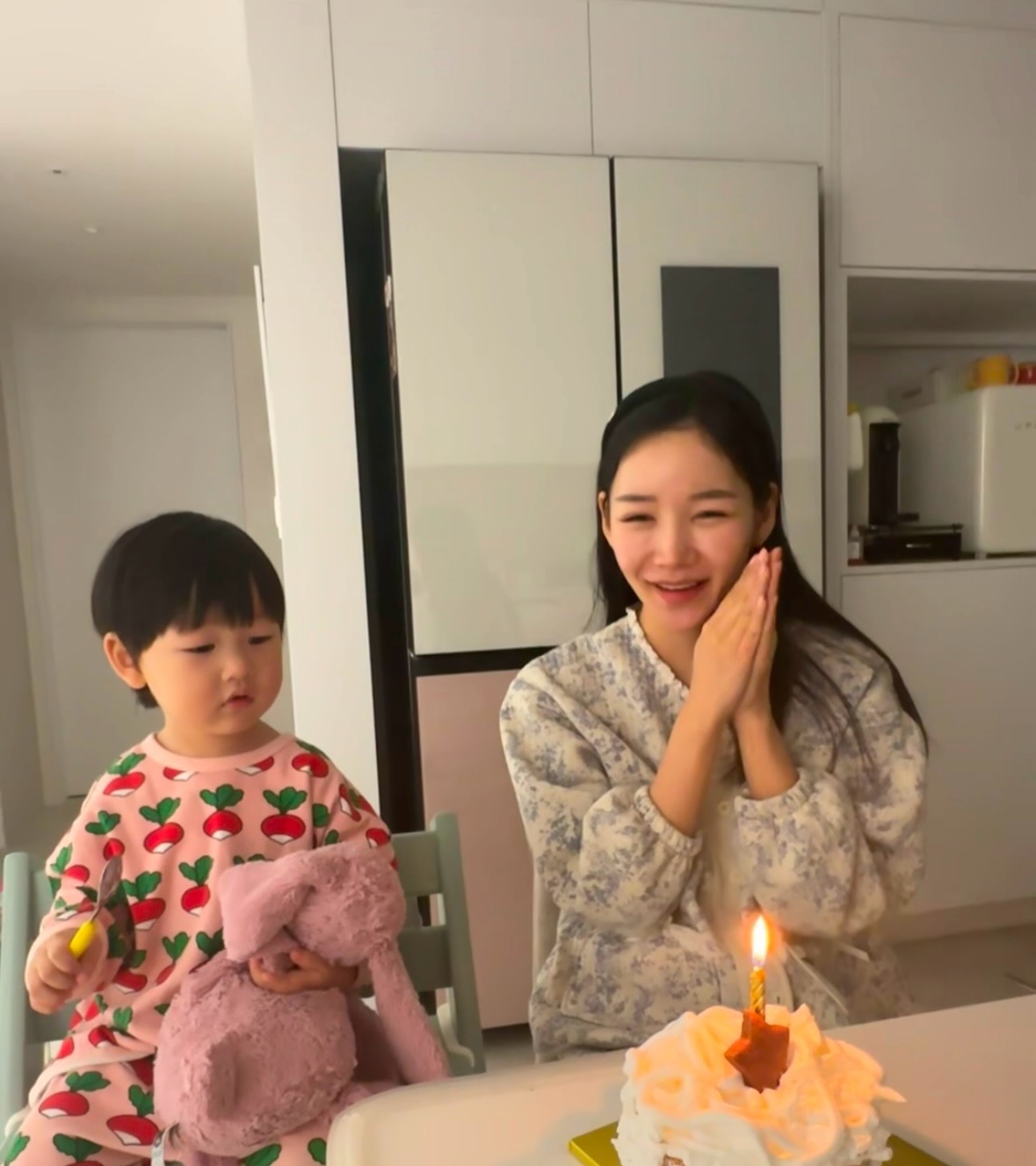 가족들 친구들 덕분에 감사한 생일을 보냈습니다💛
고맙고 사랑합니댜 제가 잘할게요🫶🏻!