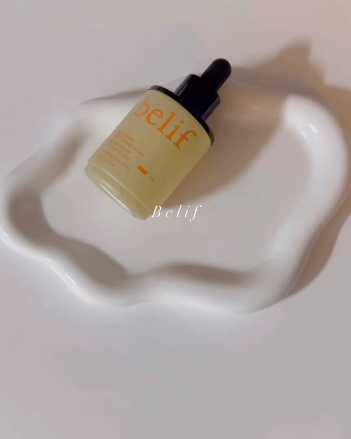 #광고 belif.official 
칙칙한 피부를 위한 흔적 x 톤 x 결 개선 빌리프 슈퍼 드랍스_비타 C 토닝 세럼🍊💛
✔️잡티 흔적 down, 피부톤 up 피부를 화사하게 생기있게 케어
✔️기미•주근깨의 얼룩달룩한 흔적과 각질을 개선하여 투명하고 깨끗한 피부결 선사
✔️끈적임 없는 흐르는 제형, 민감성 패치 테스트&논코메도제닉 테스르 완료(민감성 피부도 사용 가능)
✔️빠른 흡수, 촉촉하고 자연스러운 윤기로 마무리!

-
자외선으로 인해 얼룩덜럭해진 피부를 환하고 생기있게 케어해주는 흔적톤결 세럼! 끈적임 없는 고농축한 포뮬러로 손상된 피부를 진정시켜주고, 거기다 기미까지~! 촉촉한 사용감으로 매일 부담 없이 사용이 가능합니다!투명하고 잡티 없는 깨끗한 피부결을 만들고 싶다면 빌리프의 슈퍼 드랍스_비타C세럼으로 관리해 보아요❣️😵

#빌리프 #belif #슈퍼드랍스 #비타C토닝세럼 #흔적톤결세럼 #싱글즈 #인품사