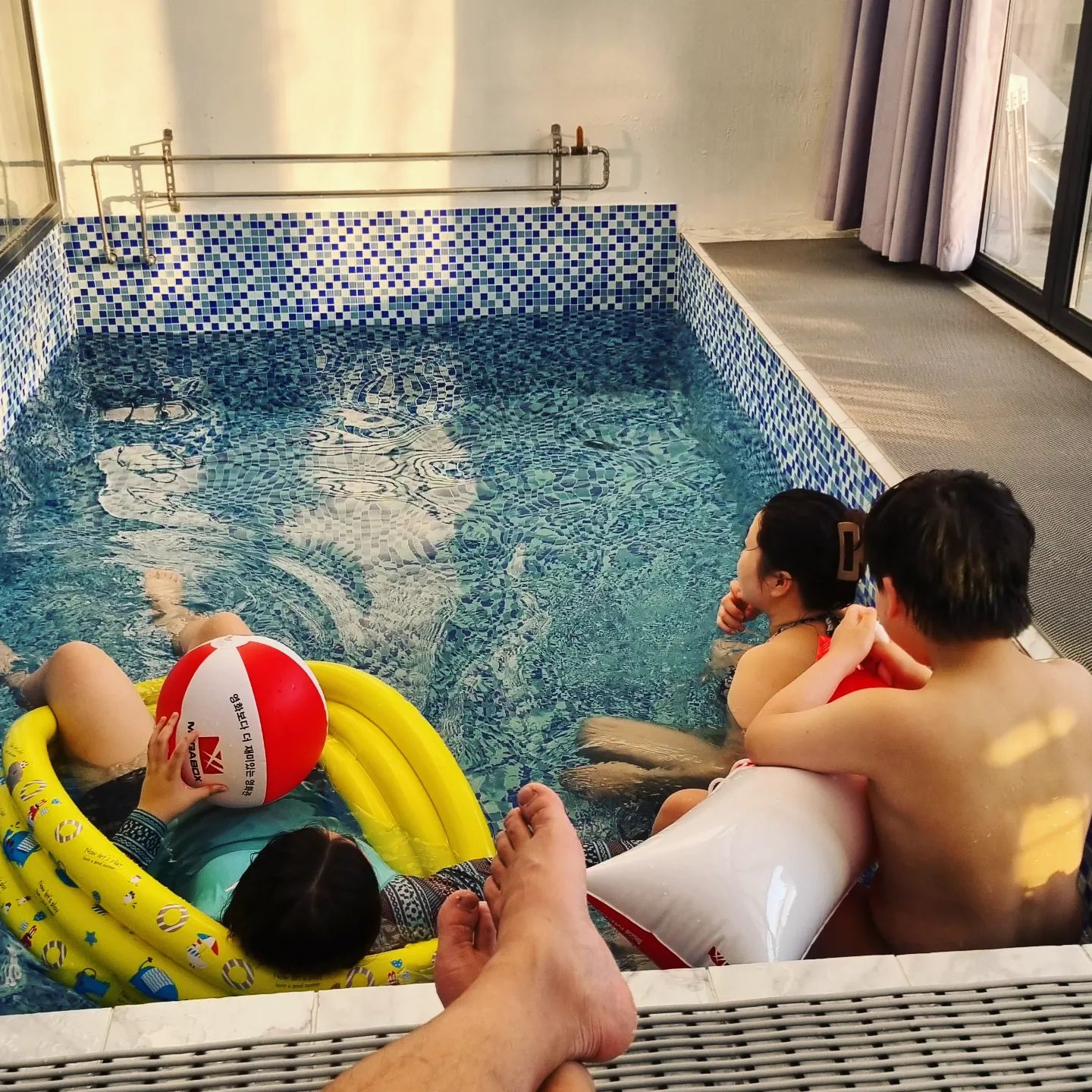 #20231227
.
#메이브리즈풀빌라 
#개별수영장 
#온수풀 
.
오후에는 숙소에서 수영하고 놀기