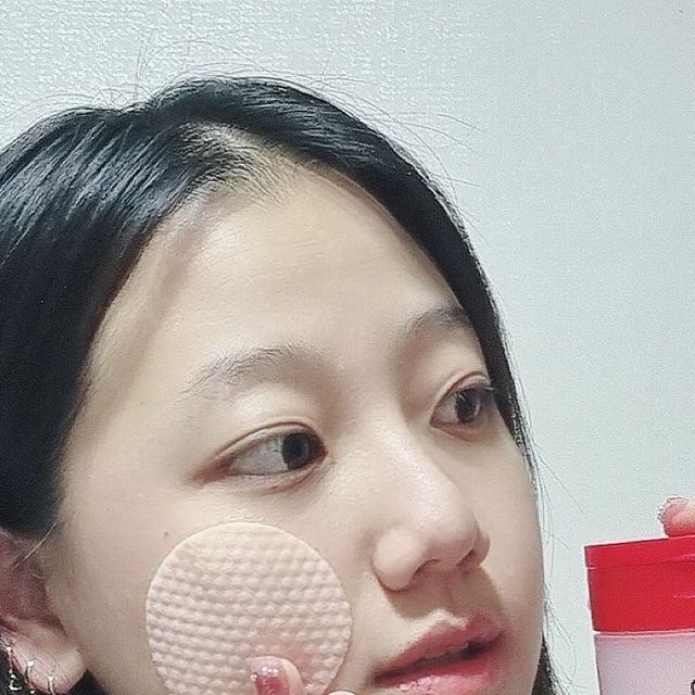 🌷엘린🌷 on Instagram: "#광고 @medicube_korea ❤️메디큐브 레드 석시닉애씨드 필링패드❤️ ‼️‼️여드름성 피부 가지신 분들 주목‼️‼️ 여드름성 피부를 위해 메디큐브에서 개발한 트