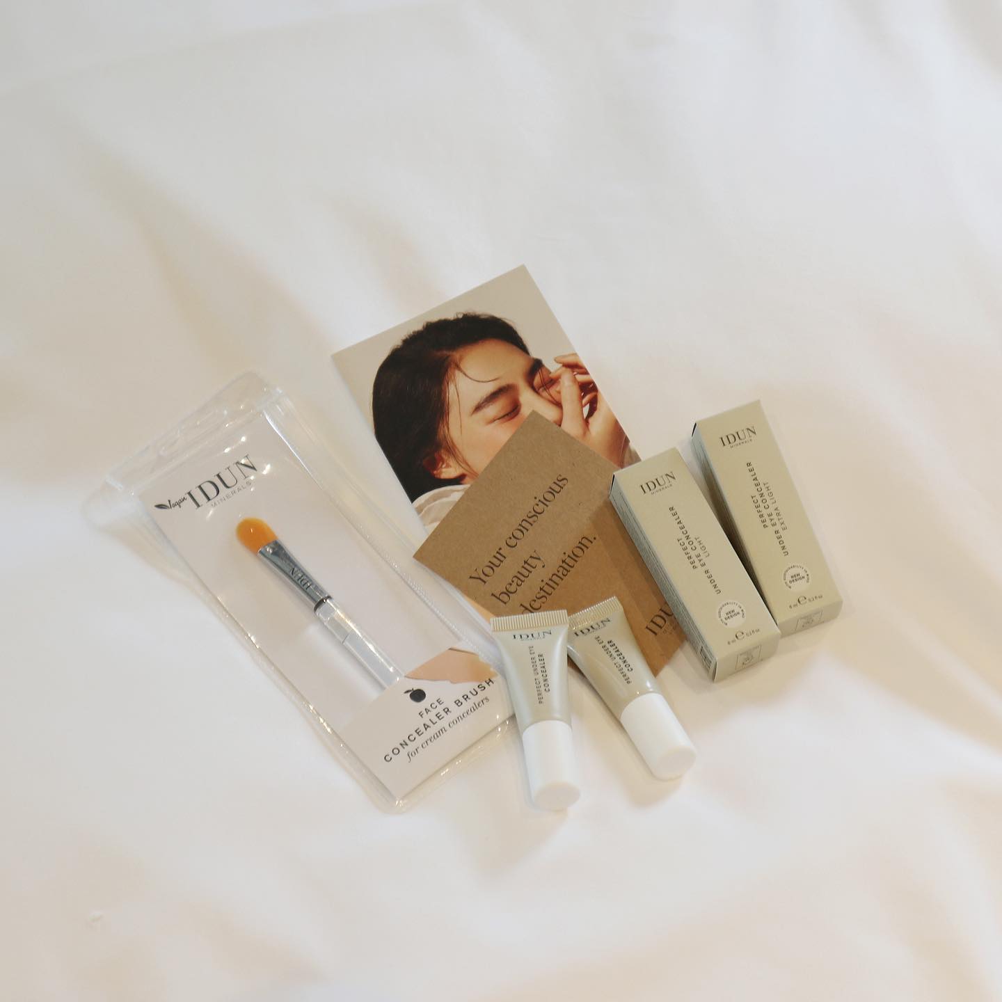 #광고 idunminerals_kr 

릴스에서 소개해드린 아이컨실러
사진으로 비교하니 
전후 차이 정말 어마어마 하잖아요 ! 

다크서클 커버만으로도 
화사함 추가하기 가능 ,, 🤍

#이든미네랄 #언더아이컨실러 #다크서클컨실러 #다크서클 #컨실러추천 #컨실러 #다크서크컨실러추천 #아이크림컨실러 #다크서클커버 #다크서클지우개