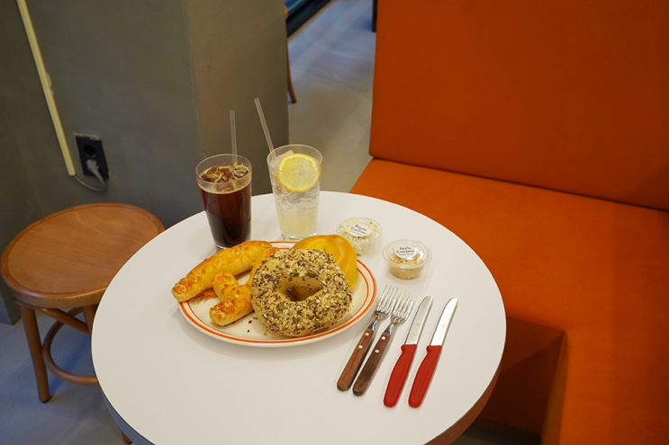 명동역카페 베이글 맛집 어바웃 베이글 뉴욕 감성 신상 카페