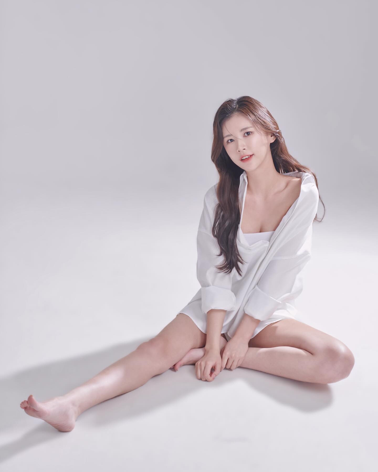 .
곰돌이 셔츠 입고 촬영하기
깨끗한 느낌 좋다❣️
올해도 힘을내어봅시다
벌써부터 정신없는 2024 화이팅😍
.
kimmoondal_ 
__handada 
.
#스튜디오 #촬영 #패션모델
#프로필 #2024
