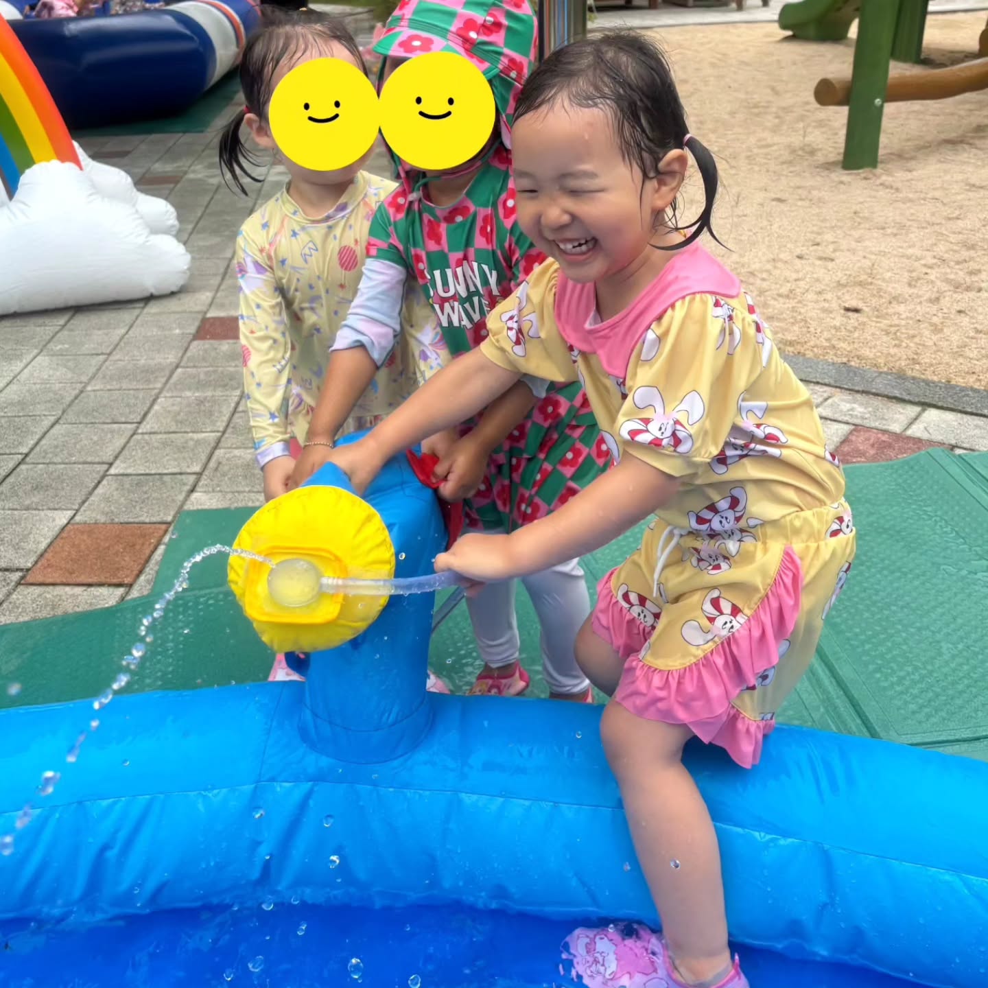 유치원 물놀이에 신난 유링이 찐보조개 등장 🩷
요즘 너모 귀여워서 1일 5놀림 1울림 당하는 유디 🫶🏻 ,,
⠀
#우리집막둥이
#예쁜건아니고귀여워