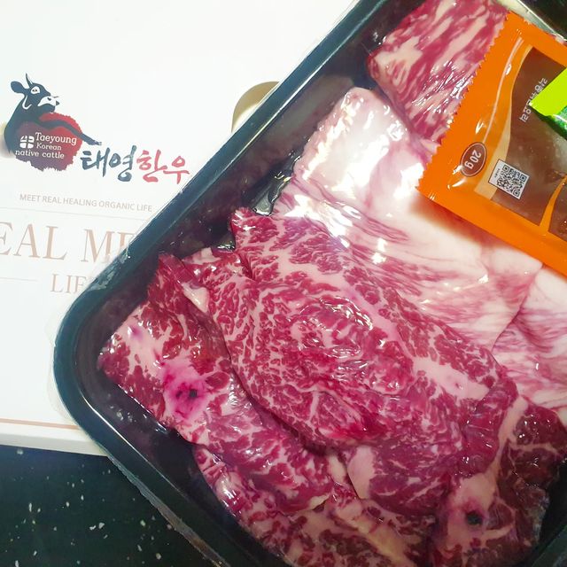 필라테스강사 빵요나🤓 on Instagram: "#광고 마장동 대표 고깃집 태영한우🐮 고기는 직접 사는 편이라 포장 배달에 의심이 좀 있었어요🤔 근데 '마장동'에서 유명한 고기도축업체인 '태영한