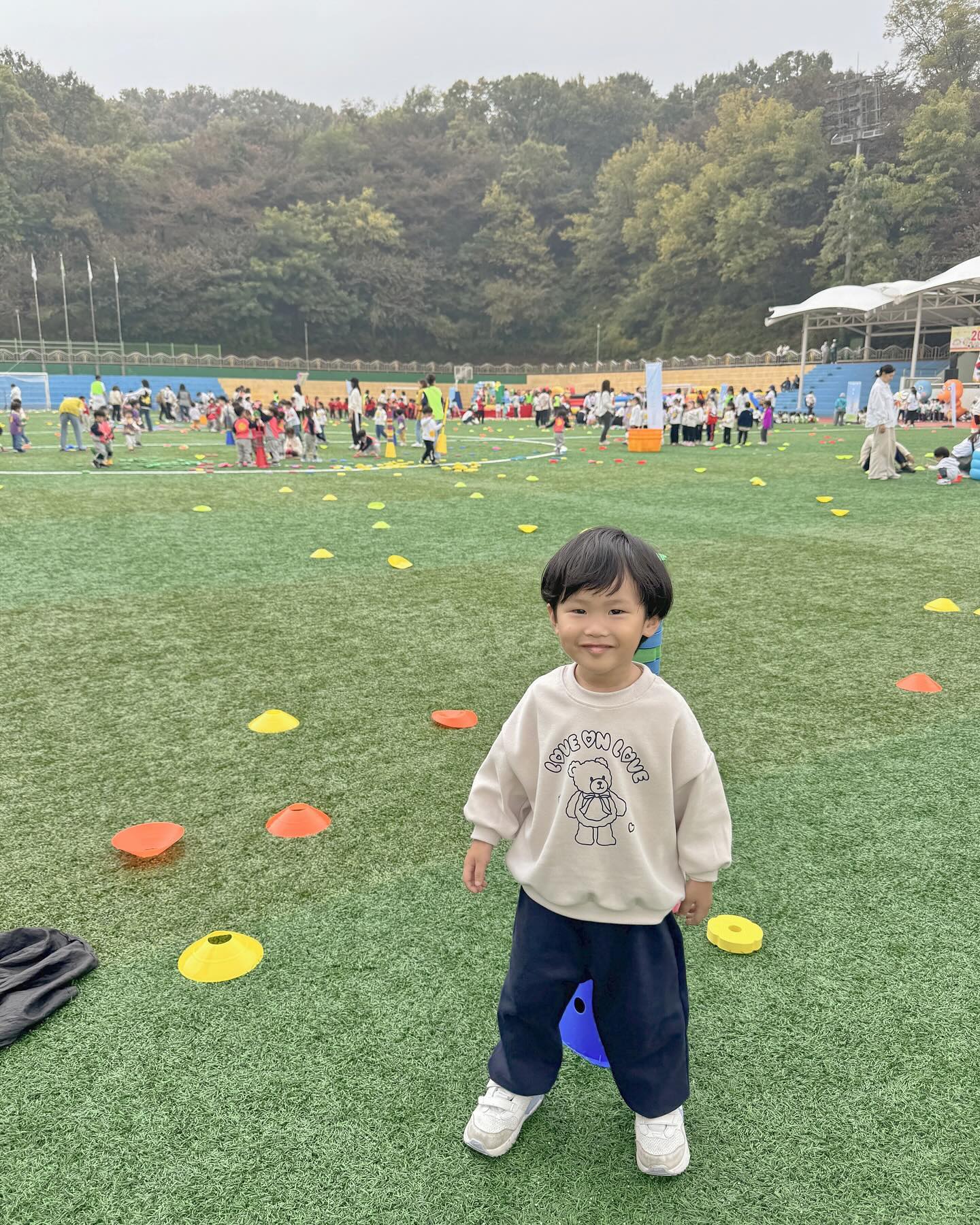 ❤️

#이안생후 1217일

어린이집 모두 모여 했던 가을운동회 🍂
엄마와 함께 활동하는 운동회여서 더 재밌었다 😆