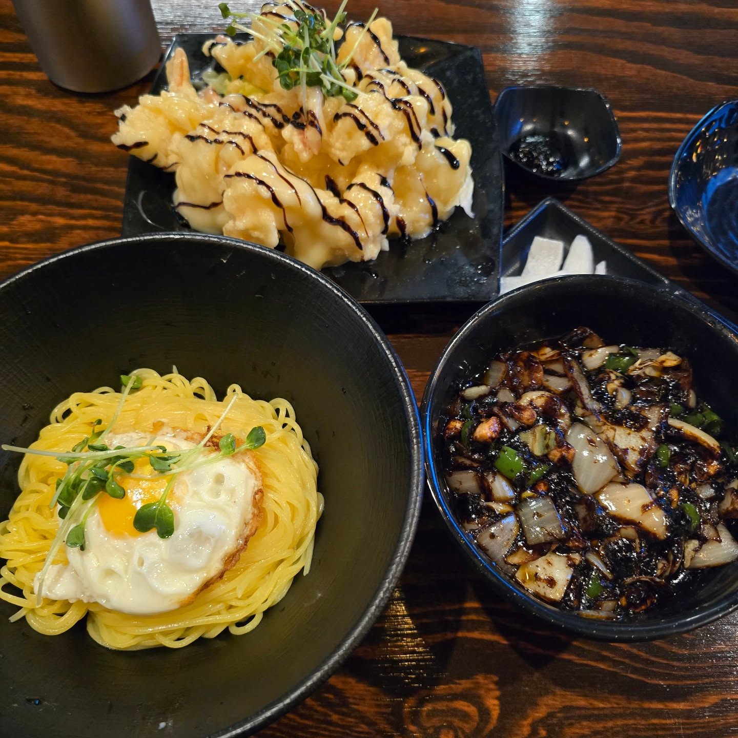 고추간짜장 찐맛집 발견
완벽에 가까운 계란후라이 반숙 상태
큼직한 고기가 두툼하게 씹히고,
새우는 탱글하게 씹히는 고추간짜장.
양파와 고추의 아삭한 식감은 말모말모
매콤달콤 진짜 천상의 맛이네
크림새우도 존맛
여기 청라 찐맛집 맞네

#청라동맛집 #청라중식 #청라점심 #청라맛집 #청라회식
#자강