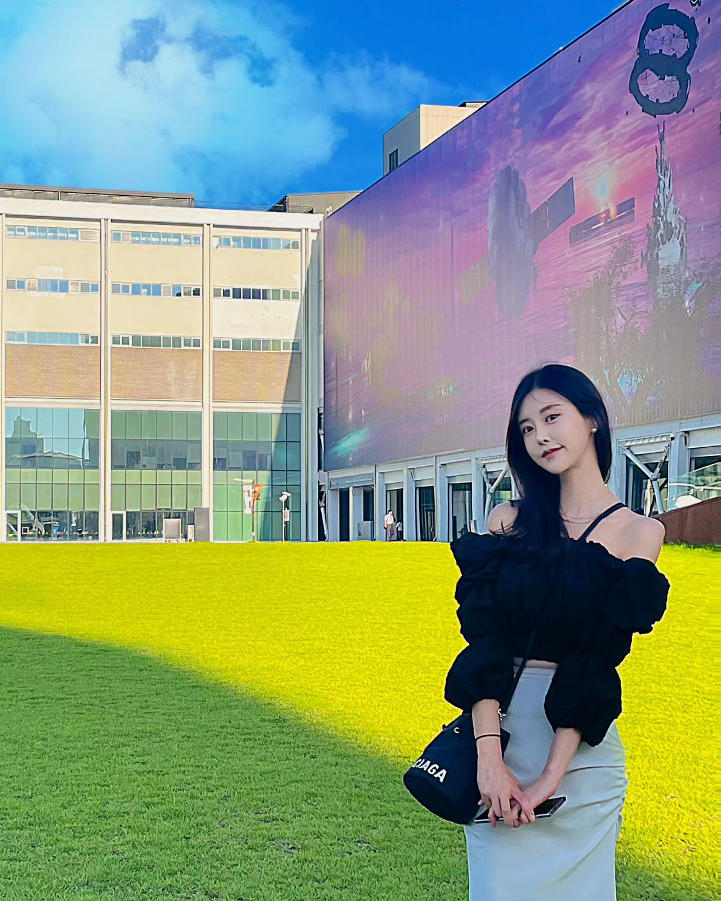 날이 좋아서🧚‍♀️💜
오프숄더 못잃어🥹🥹

.
.
.
#문화제조창 #원더아리아 
#청주가볼만한곳