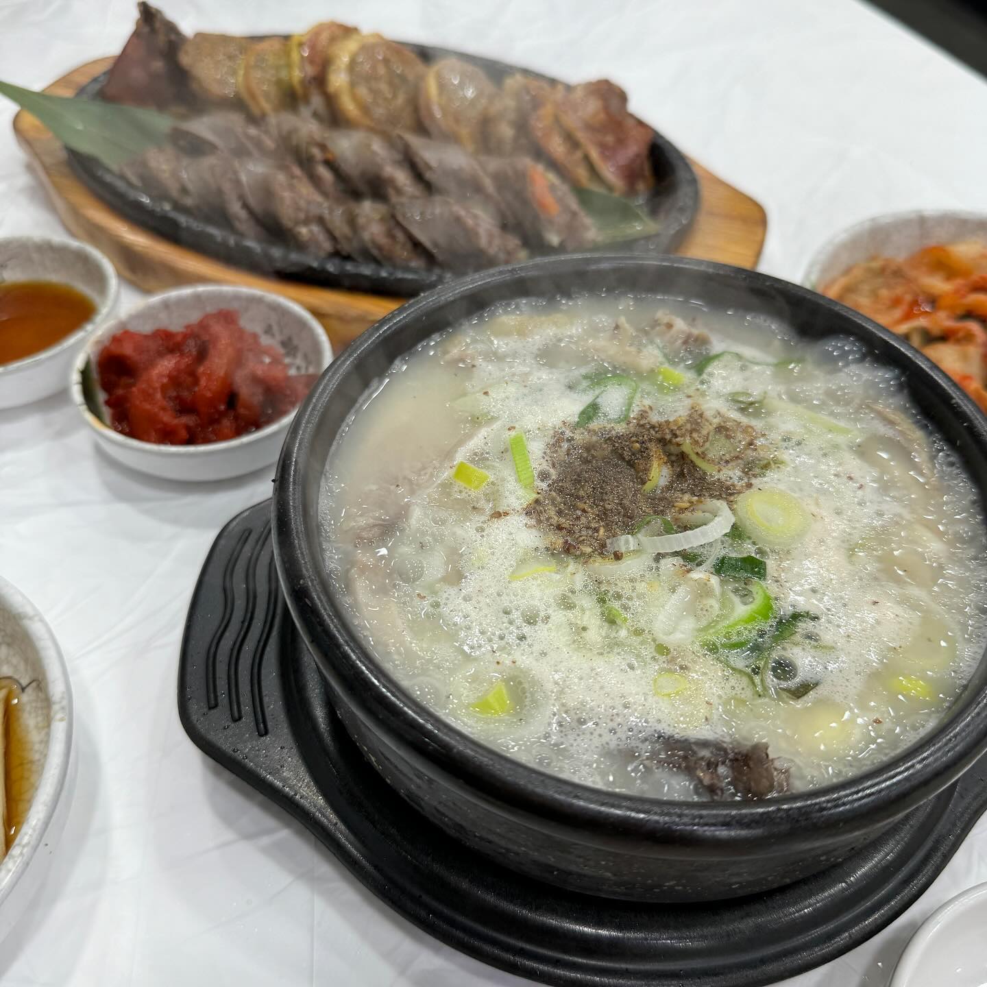 #협찬
속초에 가실 일이 있다면!
그리고 오징어순대나 아바이순대를 드실거라면!
무조건 여기입니다🤍 

✔️속초 중앙시장에 있는 오징어순대, 아바이순대, 순대국 최고 추천맛집!! 
✔️순대국도 국물 정말 진하고 깊은 맛 순대들도 속이 꽉차있고 부드럽고 촉촉해서 맛있음
✔️검증된 맛집으로 방송출연도 많이 했어요!
✔️저는 남자친구랑 둘이 장터세트 먹었는데 다양하고 맛있고 배부르게 잘 먹었답니다! 추천👍
✔️재미있는 이벤트도 있어요!
3만원 이상 결제 시 뽑기이벤트도 참여 가능해요! (1등 은 무려 #다이슨에어랩!! 2등은  #레진피규어 등)

가족여행 우정여행 커플여행 다 좋은 맛집으로 추천합니다❤️

#속초아바이순대
#협찬 #속초맛집 #속초순대국맛집 #속초순대국 #속초순대 #속초오징어순대 #속초오징어순대맛집 #속초맛집추천 #맛스타그램 #먹스타그램