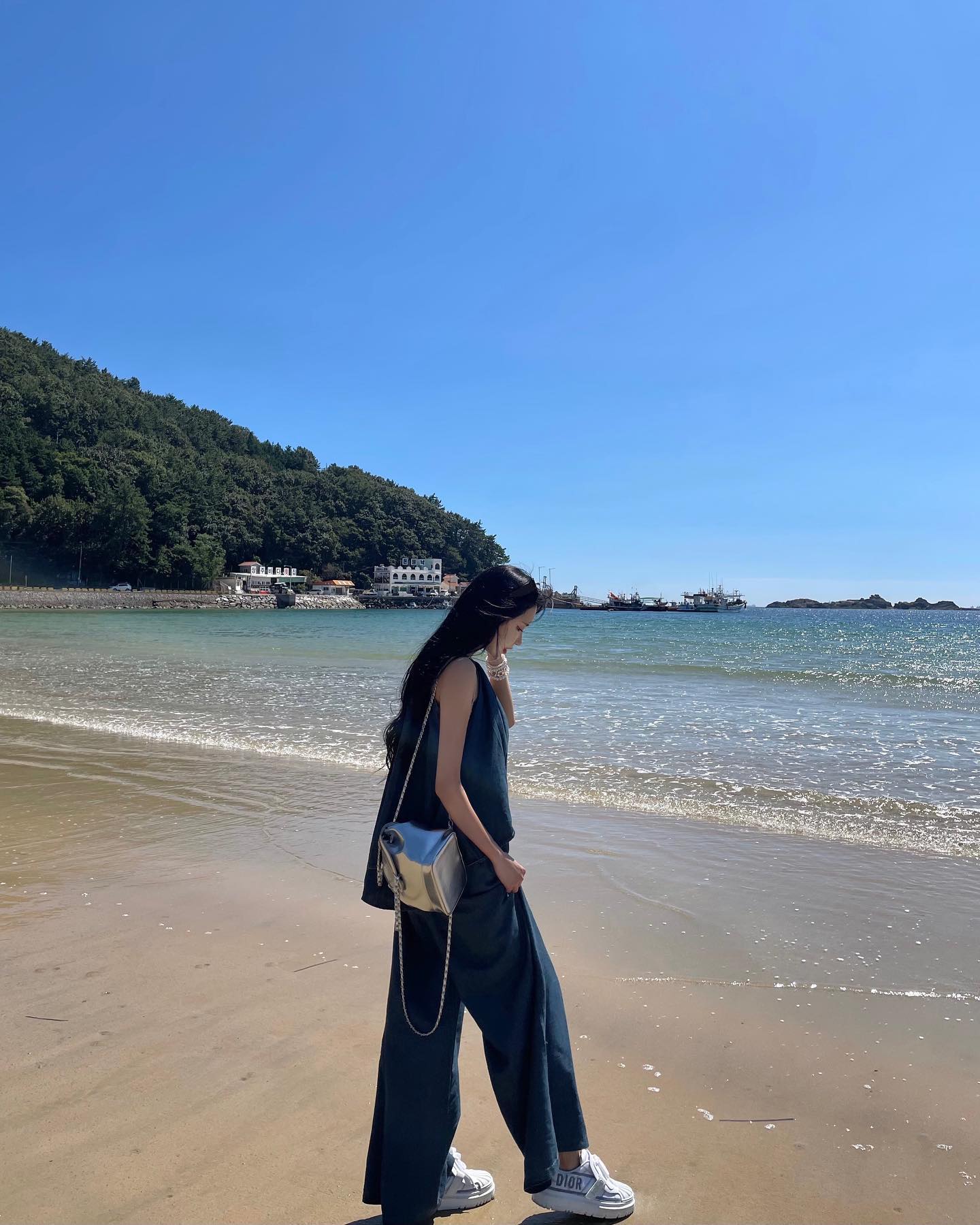 -
아빠 ,, 바다 먼저 간다는 말 없었잖아 ,,
바지 다 젖고 머리는 다 풀렸지만 
암퐈인 갠탸나 ,, 갠탸나 링링링링리ㅇㅇ