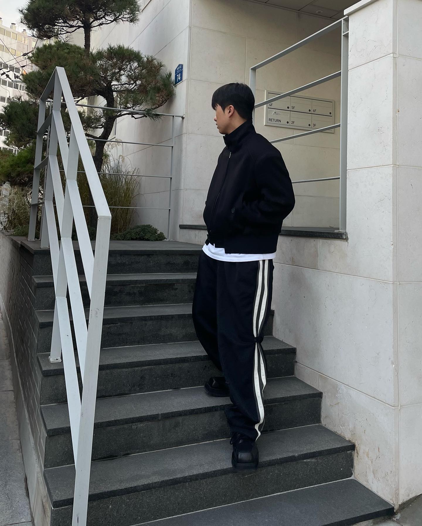 #협찬 nonfloor__official

한겨울에도 끄떡없을 트랙 팬츠
