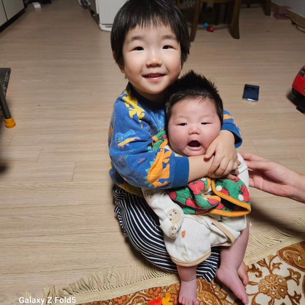 불량감자1.2 
미워하지만 그래도 동생이 예뻐죽는 우리아기