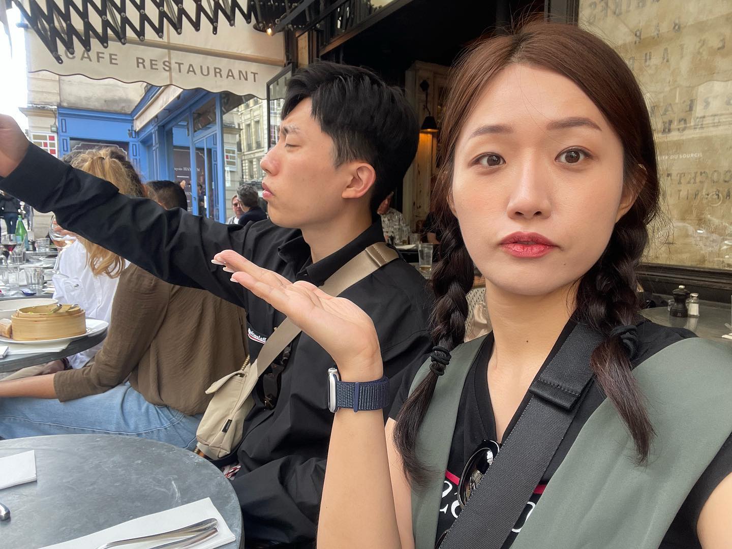🇫🇷🇨🇭신혼여행 망한사진 대방출
뱅기지연되서 하루 늦었지만 업로드는 못참아

서로 죽어도 안보는 둘-각도 망함-나랑 사진 찍기싫은 근영
-융프라우 중국부자-융프라우 눈보라
-케밥먹는중-남은 케밥 목에 저장함-졸도
-아바타 물의 길 후기
#수근쀼#신혼여행#파리#스위스