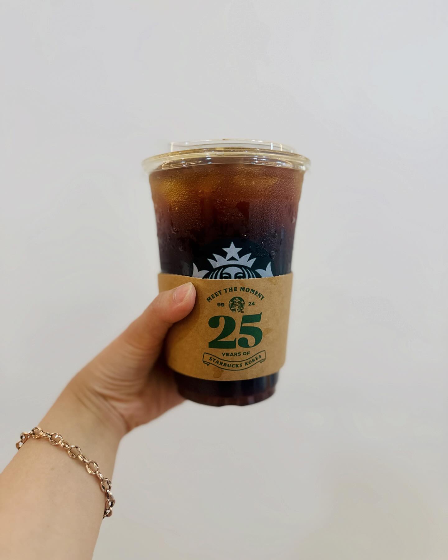 지난번 단골 고객님께서 사가지고 방문해주었다^^ 내가 해줄수있는것은 미용기술!!! ㅋㅋㅋ #다시한번더감사합니다 #스벅 #아아 
#헤어디자이너일상