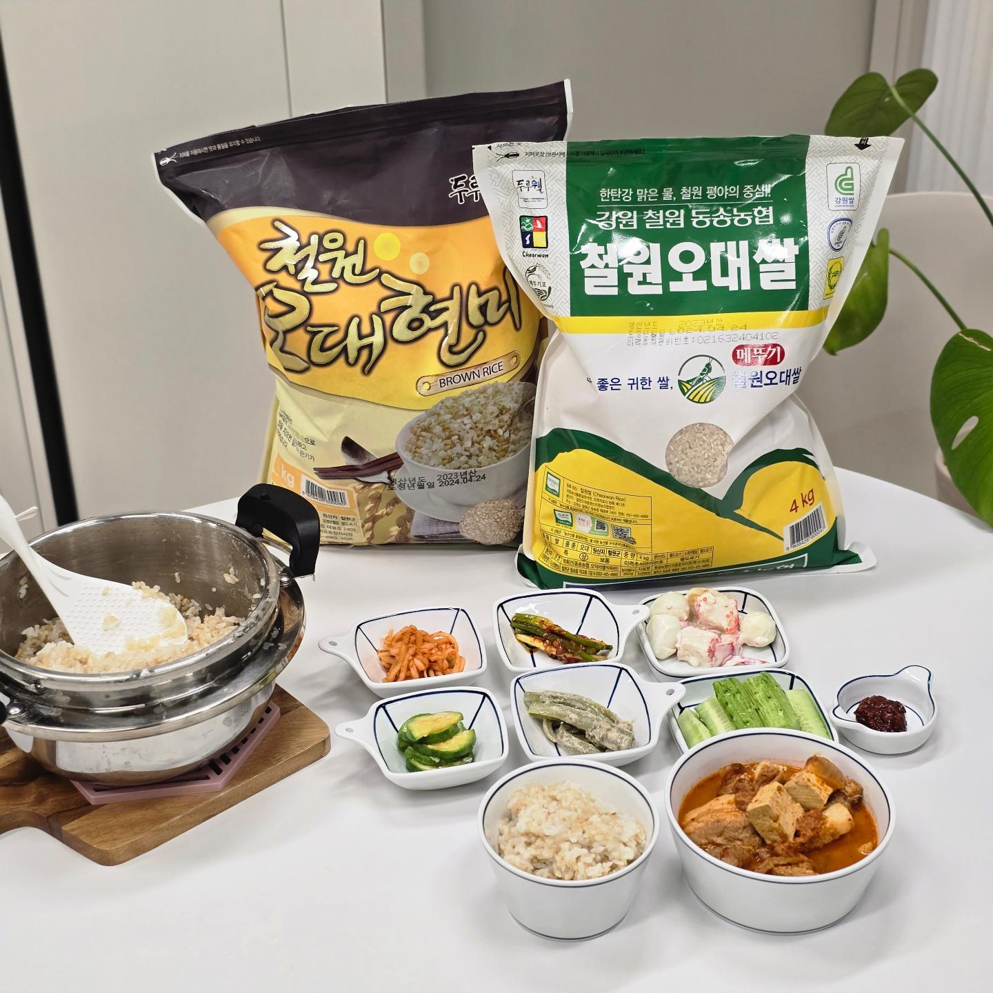 #협찬 
구수한 쌀 너무 좋아하는데 이번에
먹어 본 #철원오대쌀 #철원오대현미
역대급으로 구수하고 쫀득쫀득한 진짜 맛있는 쌀 이더라구요

쌀 생산 최적의 지역인 철원의
비무장지대(DMZ)의 오염되지 않은 깨끗한 물, 맑은 공기, 현무암 무기질 황토흙으로 구성된 기름진 점질토양에서 재배된
품질 좋은 쌀과 현미를 눈으로 맛으로
느껴보세요!!

#철원오대쌀 #철원오대현미 섞어서 밥을 짓는데 누룽지처럼 구수하고 꼬소한 향
폴폴 나니까 먹기 전부터 후각을 자극해요.

맛있는 현미 먹으면서
건강관리, 다이어트 시에도 건강하게
섭취하기 좋잖아요^^

특유의 구수함과 단맛이 우수하고
쫀득쫀득  찰기가 좋아 밥맛이 좋고 
윤기가 자르르~~

한번 먹어보면 무조건 재구매하고픈 #동송농협 
#철원오대쌀 #철원오대현미 

그리고,
기부액의 30% 상당 답례품 지급하고
연말 정산 시 세액공제 혜택과
기부금을 통한 지역 균형 발전 도모 하는
고향사랑기부제가 있어요.

맛있는 밥도 드시고 모두가 행복한
고향 사랑 기부제도 참여해보세요.

🌱강원도청 https://ilovegohyang.go.kr/items/details-main.html?code=G2002005321
🌱철원군청 https://ilovegohyang.go.kr/items/details-main.html?code=G2000010644

#고향사랑기부제 #답례품 #동송농협 #철원오대쌀 #철원오대세트