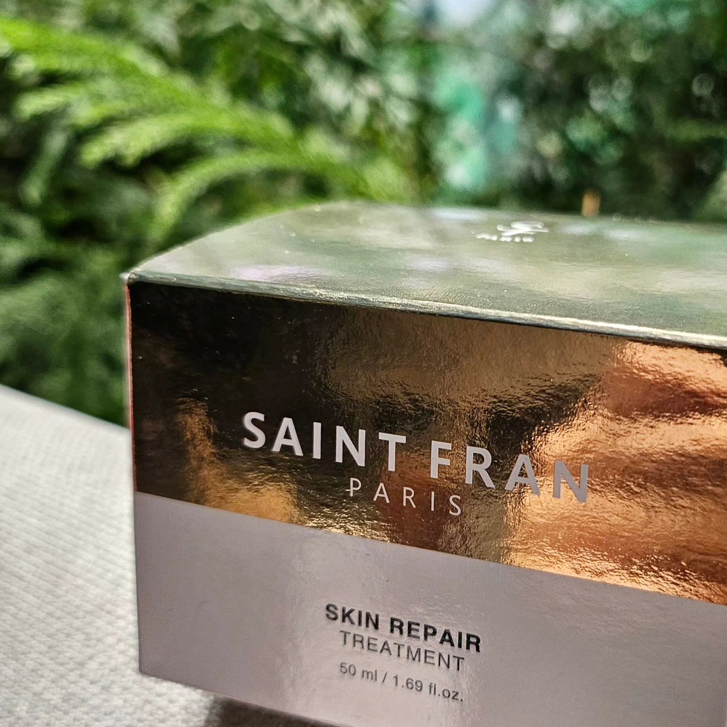 X saintfran_paris
피부톤을 환하게 밝혀주어 ✨광채✨를 듬뿍 듬뿍!! 뿜어내는
기가 막히는 스킨 리페어 제품 소개드려요!💓

바로바로 🌟🇨🇵프랑스 5성급 호텔🏰🌟인
La Reserve de Beaulieu Hotel & Spa에 입점한 브랜드!
'Saint Fran Paris'의 -`♥´- [스킨 리페어 트리트먼트] 입니다.

＊┈┈┈┈＊┈┈┈┈＊┈┈┈┈

⚜️세인트프랑의 스킨리페어 트리트먼트는

✔️프랑스 브랜드 NYM의 님나무 잎 추출물을 독점 공급하여, 피부에서 유효성분이 빠져나가지 못하게 만든 특별한 특허 공법을 사용한 피부톤, 피부장벽, 피부결을 개선해주는 브라이트닝 비타민 복합체 입니다.

✔️대표 함유 성분은요?! 안티에이징에 도움되는 '트라넥사믹 애씨드', 'L-시스테인', '글루타치온' 그리고 액체 다이아몬드라고 불리는 '다마스크 오일'!!

✔️1회 사용으로 피부 각질층 1-층까지 보습 개선에 도움을 주고,
5년 이상된 짙은 기미의 면적을 완화시켜주는 효과가 있어요!🤩

✔️리페어 트리트먼트를 사용하기 전과 후의 광채와 수분감을 직접 확인해보세요!♥️ 

#광고 #세인트프랑 #스킨리페어트리트먼트 #수분크림 #광채크림 #주름개선화장품 #보습크림 #안티에이징 #저자극화장품 #보습템 #스킨케어