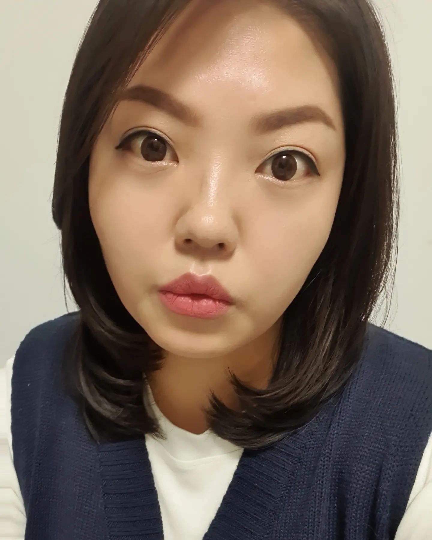 백만년만에 짧은머리@.@~~

언제하고 안했는지 몰름ㅋㅋㅋㅋ

그냥 무슨바람이 불었는지 자르고싶어서 싹뚝~~♡

언제나 내머리스탈은 알아서 척척해주는 싸랑하는 내친구 naedamhair_namhee 

간만에 셀카놀이ㅋㅋ 에뽀니척ㅋㅋㅋㅋ

왜 요즘 화장을해도 초췌해보이지ㅠㅠ

홧팅 여늬~~!!!!!!

#서블리맘 #여늬 #단발병 #단발 #내담헤어 #셀카놀이 #에뽀니척 #맘에안듬ㅋㅋㅋㅋㅋ #일상