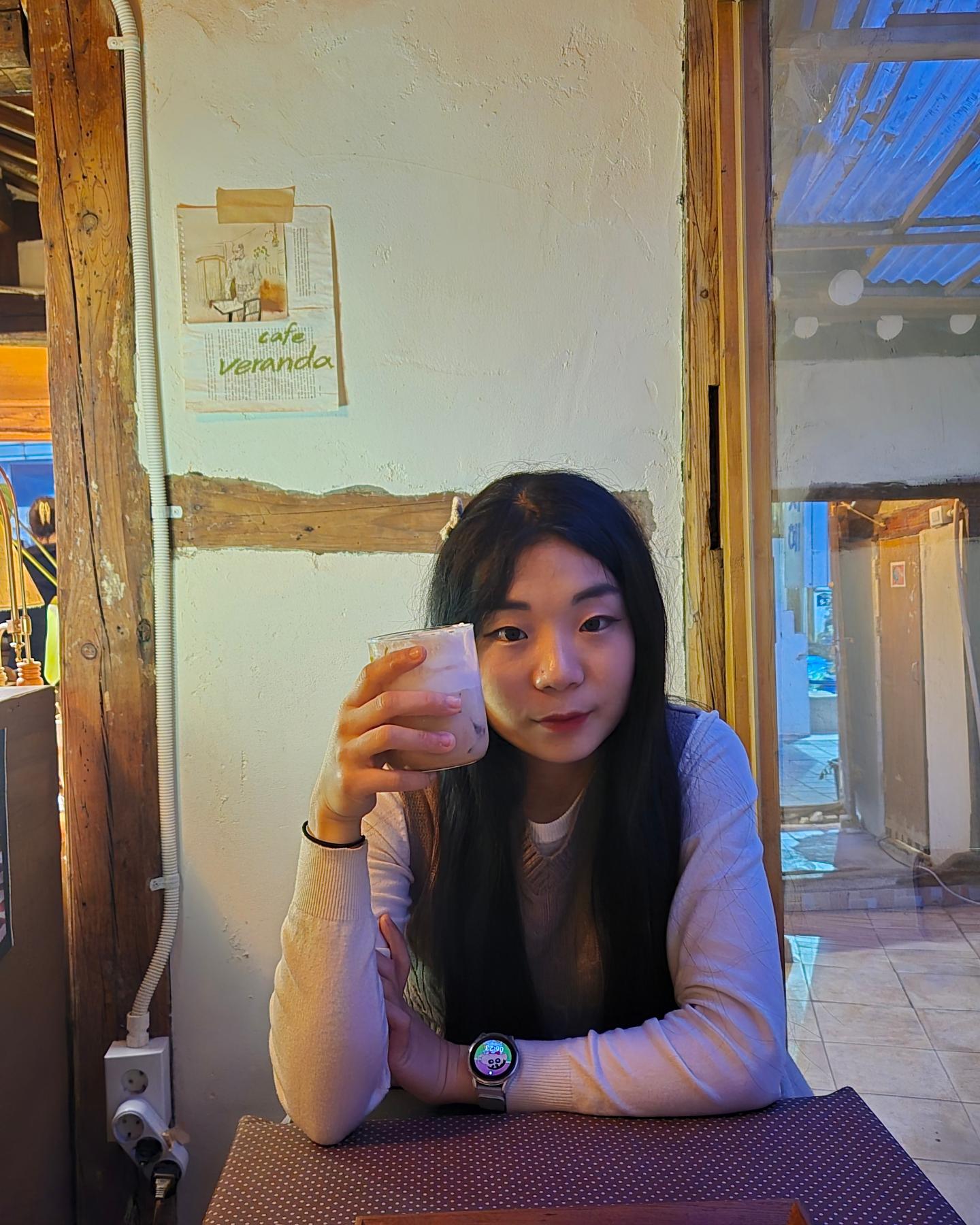오랜만에 서촌에 방문을 했다, 조용한 곳이라 그런지 적응이 잘 안된다 바람도 많이 불고 춥지만 즐거운 일요일이다!