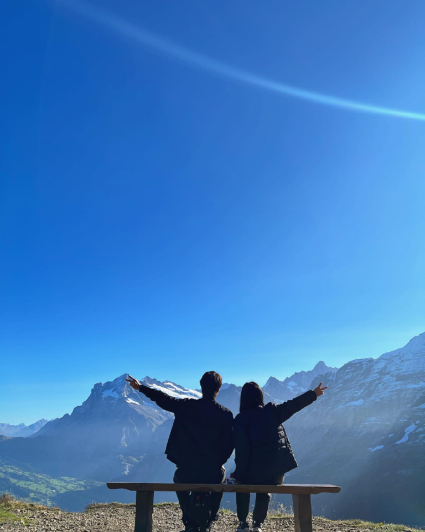 🇨🇭Swiss🇨🇭
2023.09.24~2023.09.28
정말 보고 보고 또 봐도 질리지 않는 뷰
날씨 요정 오빠 덕분에
3대가 덕을 쌓아야 본다는 융프라우도 마테호른도
아주 맑게 봤다🥹

#jungfrau #jungfraujoch🇨🇭
#männlichen #swiss #swissalps #first #harderkulm
