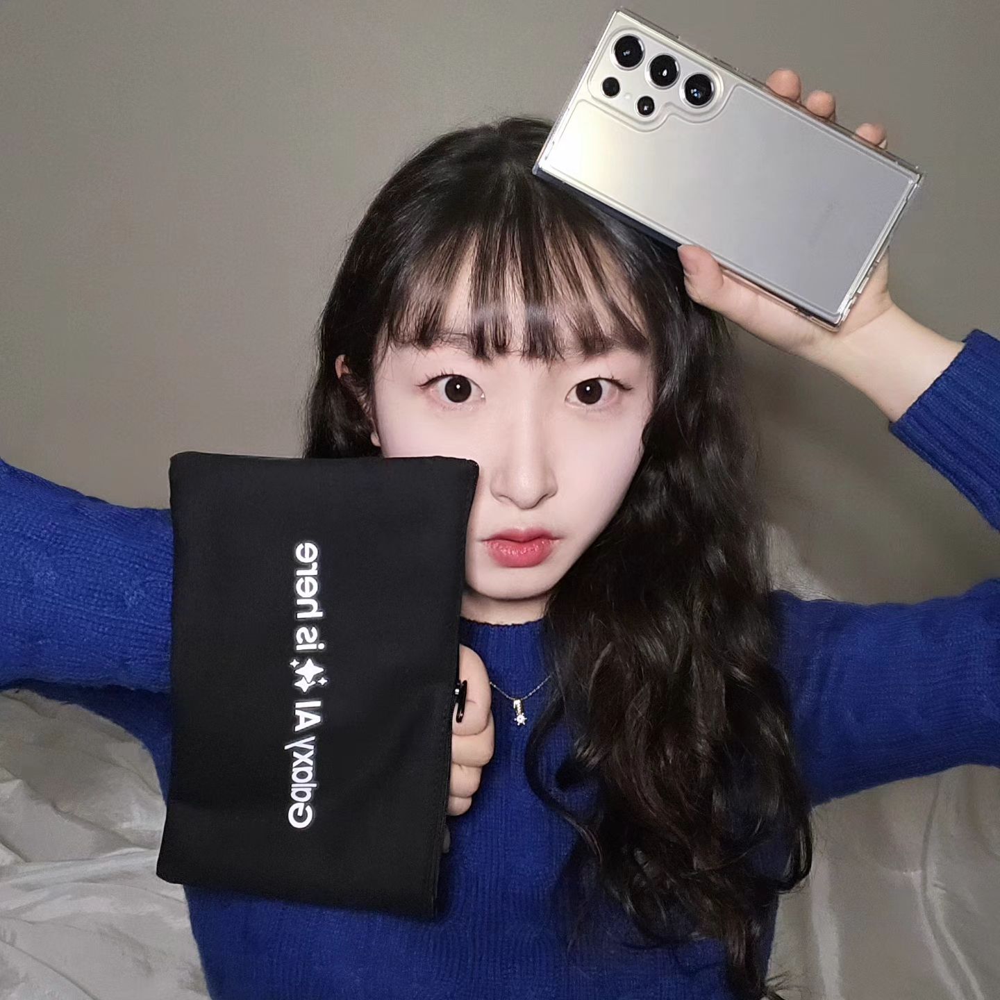 𝙂𝙖𝙡𝙖𝙭𝙮 𝘼𝙄 𝙞𝙨 𝙝𝙚𝙧𝙚 ~ 💙✨️

여러분 ! 세계 최초 AI폰 S24 시리즈가 현재 엄청난 인기인 거 알고 계신가요~?!! ✨️ 사전개통 물량이 초과될 정도로 엄청난 인기라고 해요 !! 🫢

(S24 울트라 사려면 한 달 기다려야한다는 소문이,,)
여러분들도 더 늦기 전에 S24 열차 탑승하셔야죠 !!! 🚉

'갤럭시 S24 열차 탑승 전 한 번 체험 해보고 싶다.' 하시는 분들을 위해 준비 했습니다.

전국 삼성 스토어에서 갤럭시 S24 시리즈를 체험 해볼 수 있어요 ! 
서울.경기 수도권 일대에서는 갤럭시 AI를 더욱 특별하게 체험 해볼 수 있다고 해요 ~ AI Edit, AI Live 번역 등 갤럭시 S24 AI를 체험 해보시면 정말 좋을 것 같아요 🤍

근데 심지어 이.게.끝.이.아.님 !!!! 🚨
Galaxy Campus에 방문 리뷰 남기면 무려 네이버페이 최대 5만 P 쿠폰도 증정 !!!! 🫢🤑✨️

저는 대구에 살아서 갤럭시 스튜디오는 가보지 못 했지만, 사진으로만 봐도 그냥 미쳤어요.. 인생샷 남기기도 넘 좋고 굿즈까지 그냥 최고 !! 갤럭시 S24 울트라 쓰고 있는데, 진심 역대급 대박이에요 !!! 쓰면 쓸수록 더 좋아지는 중 🫧 나 믿고 AI 체험이라도 한 번 가봐. 후회 안 한다 !!!!!!! 

그런데도 갤럭시 AI 체험 안 해....? 안 가면 바부야 🤭🫶🏻

지금 당장 갤럭시 캠퍼스 검색해서 더 자세한 사항 살펴보기 ~ 🩵

※ 장소별 일정 상이
※ 더 자세한 정보는 Galaxy Campus 사이트를 참고해주세요.
_
_

본 콘텐츠는 갤럭시 대학생 서포터즈 4기 미션의 일환으로 작성되었습니다. 

#갤럭시S24 #갤럭시AI #갤대서 #갤대서4기 #갤럭시대학생서포터즈4기 #갤럭시대학생서포터즈 #대학생서포터즈 #좋반