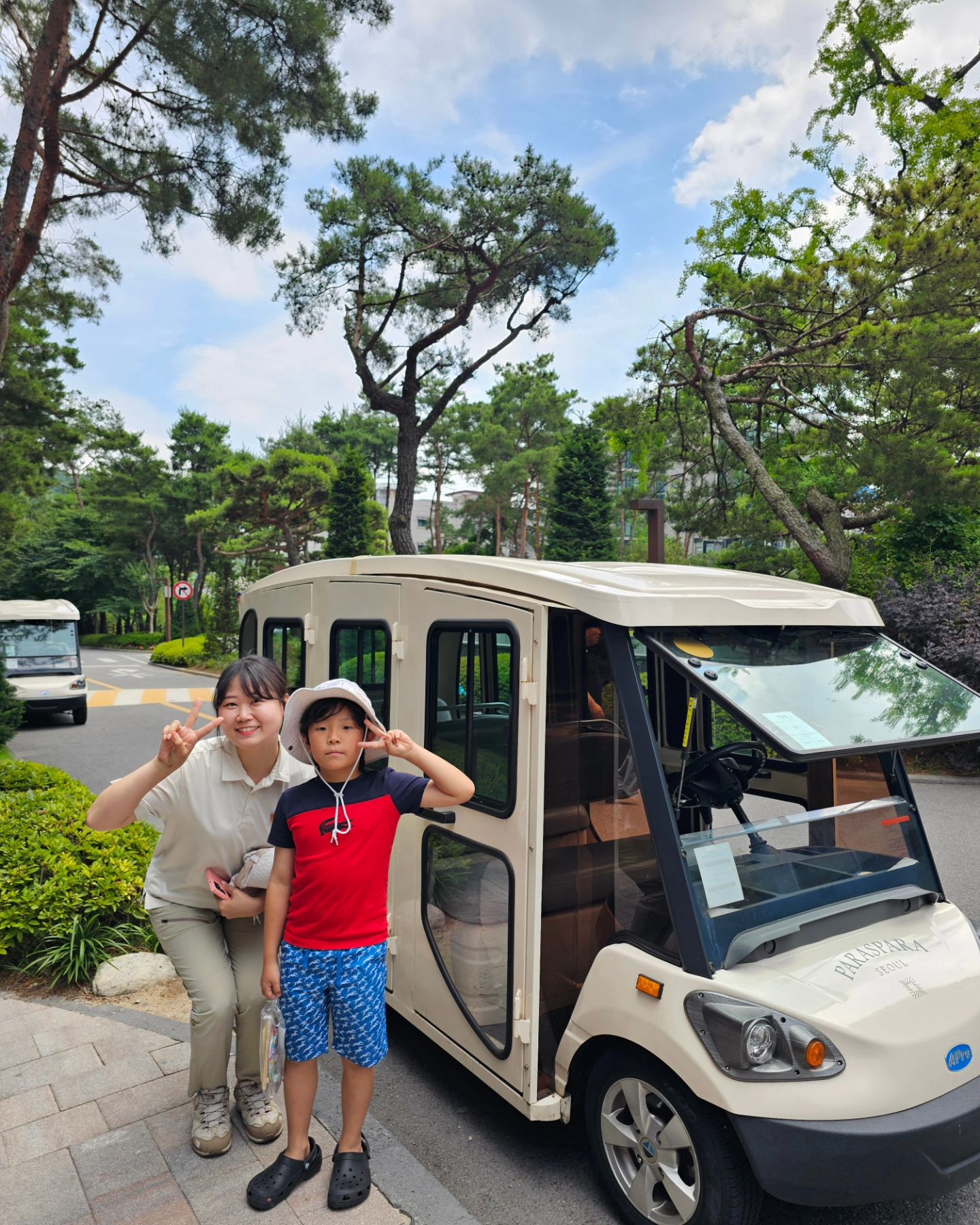 리틀 파라스파라 키즈프로그램🌿
업사이클링 수업 🦉부엉이선생님과 함께한 수업
가기 싫다고 하더니 한번 하고 나니 
내일도 해도 되냐는 너 ‼️ 이제 우린 체크아웃이야 

체크아웃전 2시간 수업 너무 알차고 
우린 자유시간 너무 좋앗던 하루🤍

🔎littleparaspara
#파라스파라 #paraspara #리틀파라스파라