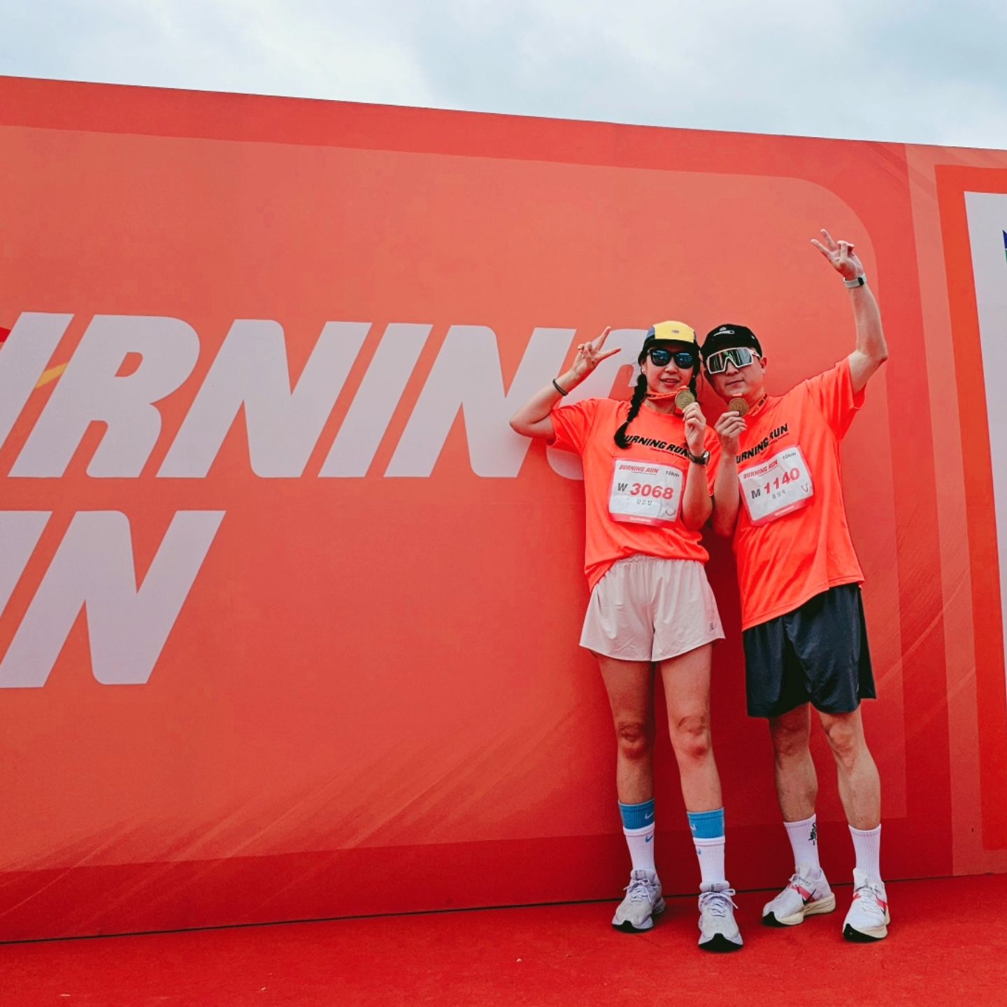 #버닝런 #버닝런2024
4초가 아깝지만 지난 대회보다 2분 15초 단축 !!
오빠는 51분 👍
잘생긴 #오인택 님 사회보셔서 신나 😆
.
.
#일상 #버닝런마라톤