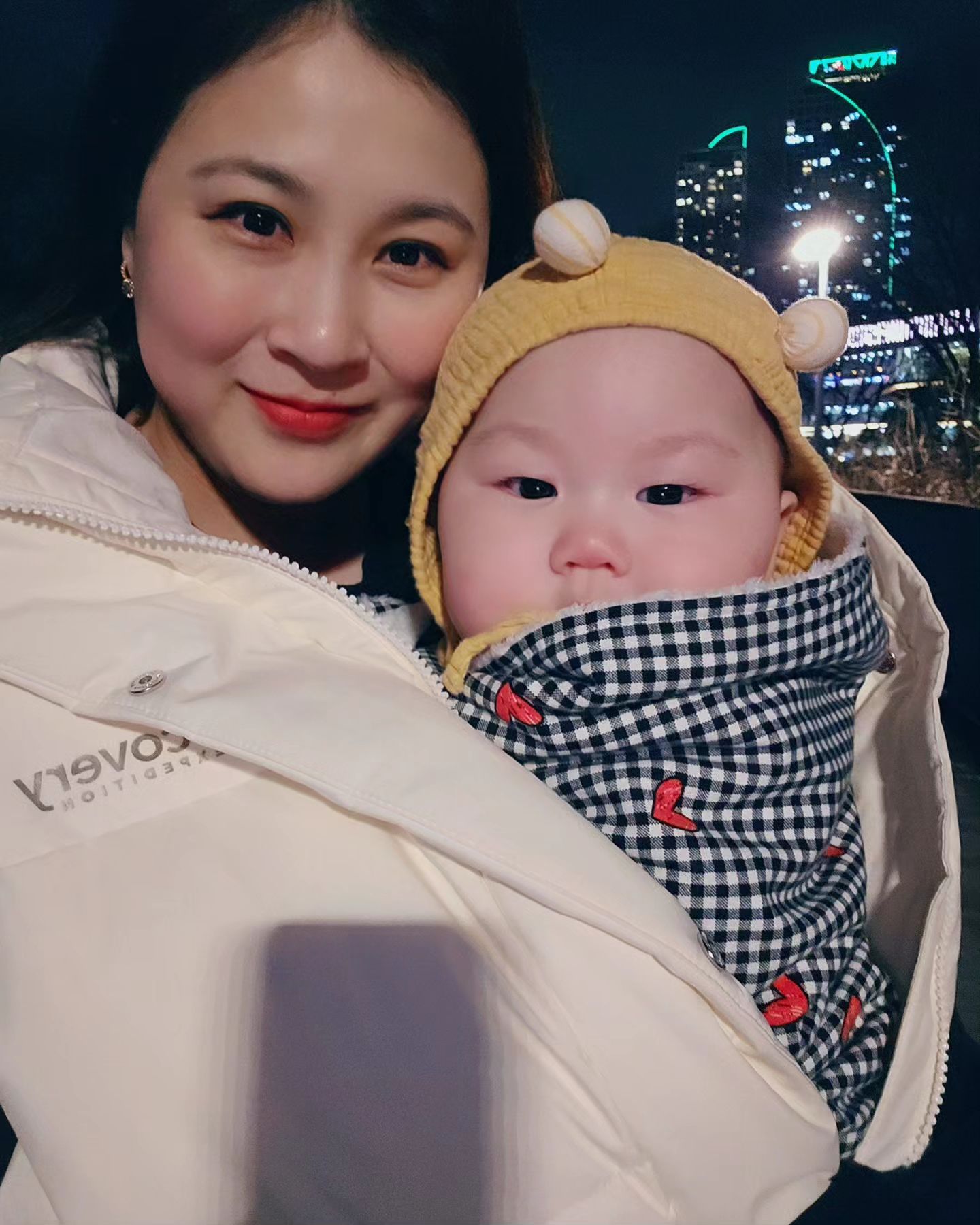 🩶아낌없이 4랑해🖤
.
.
.
지지고 볶아도,
복작복작 시끌시끌 사람사는것 같음🫶