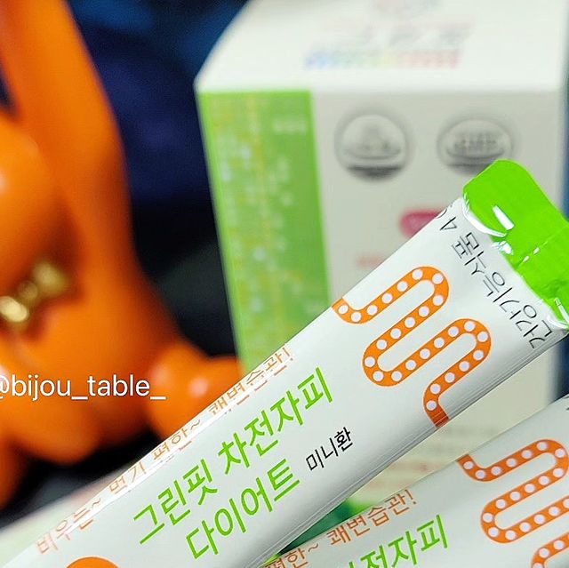  비쥬테이블ღ on Instagram: "#협찬 #제품제공
#그린핏 #차전자피다이어트

그린핏에서 식이섬유 미니환을 보내주셔서 받아봤어용🌱

식물성분의 차전자피 분말 100% 함유로 장 운동을 더욱 활발하게 도와주는 차전자피 식이섬유였어요😄
체지방 감소에 도움을 주는 가르시니아도 들어있어 쾌변뿐만 아니라 다이어트에도 도움을 줄 수 있답니다😚
낱개 스틱포장이라 가지고 다니면서 간편하게 관리할 수 있죠😉

미니환이라 목넘김이 편하고 향이 적어 부담없이 먹을 수 있었어요😆
직장에서, 외출 시, 여행갈 때 등 하나씩 가지고 다니기 좋고 배변활동에 도움을 주니 챙겨먹어주기 딱이더라구요😙
닥터피플 건강한쇼핑몰(스마트스토어)에서 제품 구매 후 리뷰를 작성해주신 10분을 매월 추첨을 통해 네이버페이 5천포인트를 지급하는 이벤트도 진행하고 있다고 하니 참여해보시면 좋을 것 같아용💚
@doctorpeople.official

#쾌변 #다이어트 #차전자피 #식이섬유 #가르시니아캄보지아 #이지컷 #목넘김 #휴대성 #미니환 #그린핏라인 #쾌변습관 #닥터피플"