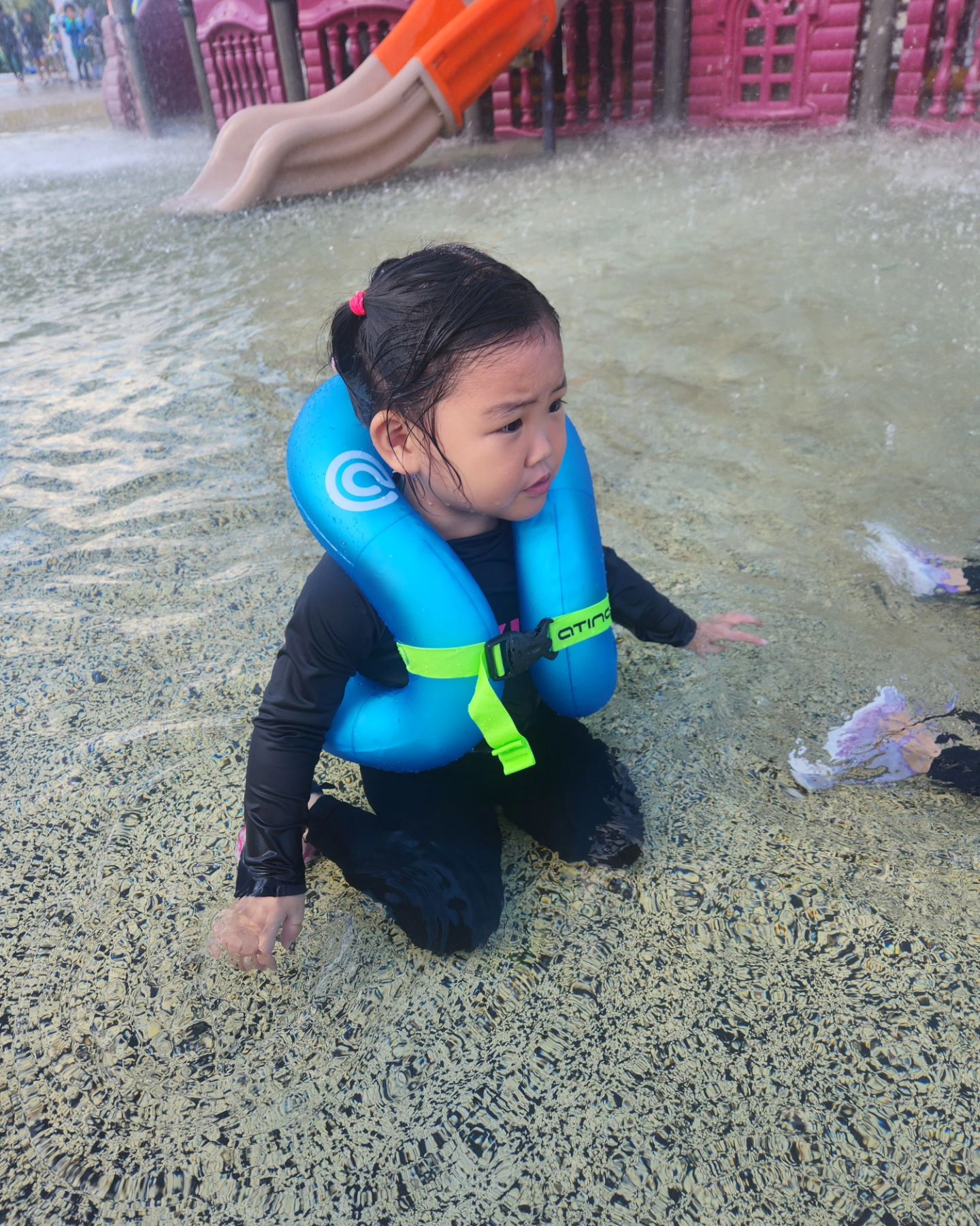 방학2일차 🏊‍♀️ 
또또 물놀이로 시작됫던 하루
이모학원에서 언니,오빠들이랑 함께했던 워팍
마무리는 우리 노을이가을이 생파로 끝 🎂 

#여노을 #여가을 #육아스타그램 #애스타그램 #아기스타그램 #평택맘 #육아맘 #도치맘 #딸맘 #딸둘맘 #딸스타그램 #딸바보 #평택 #고덕 #육아 #소통 #일상 #워킹맘 #아프지말자노을아 #사랑해여노을❤ #아프지말자가을아 #사랑해여가을❤