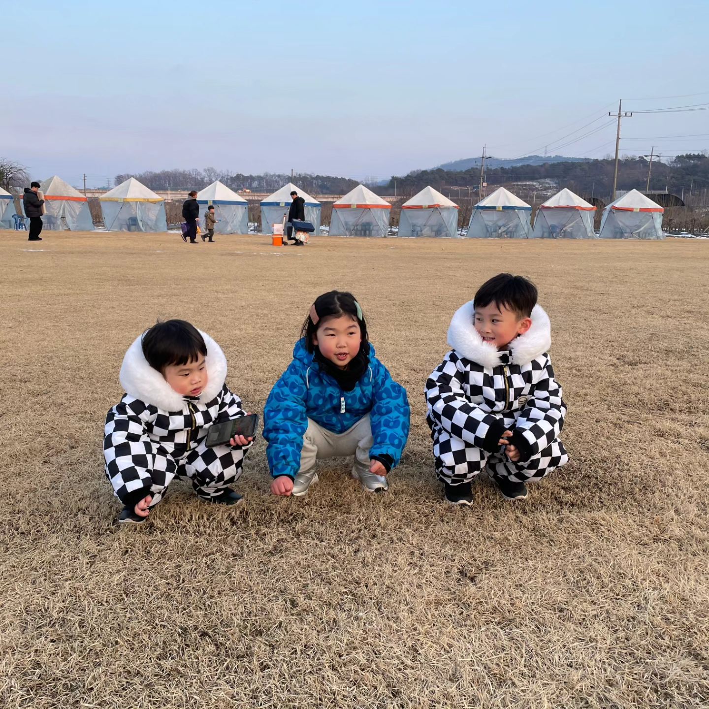 우당탕탕 뉸채네랑 신나는 크리스마스이브♡
엄마아빠 모두 썰매타느라 신났다♡