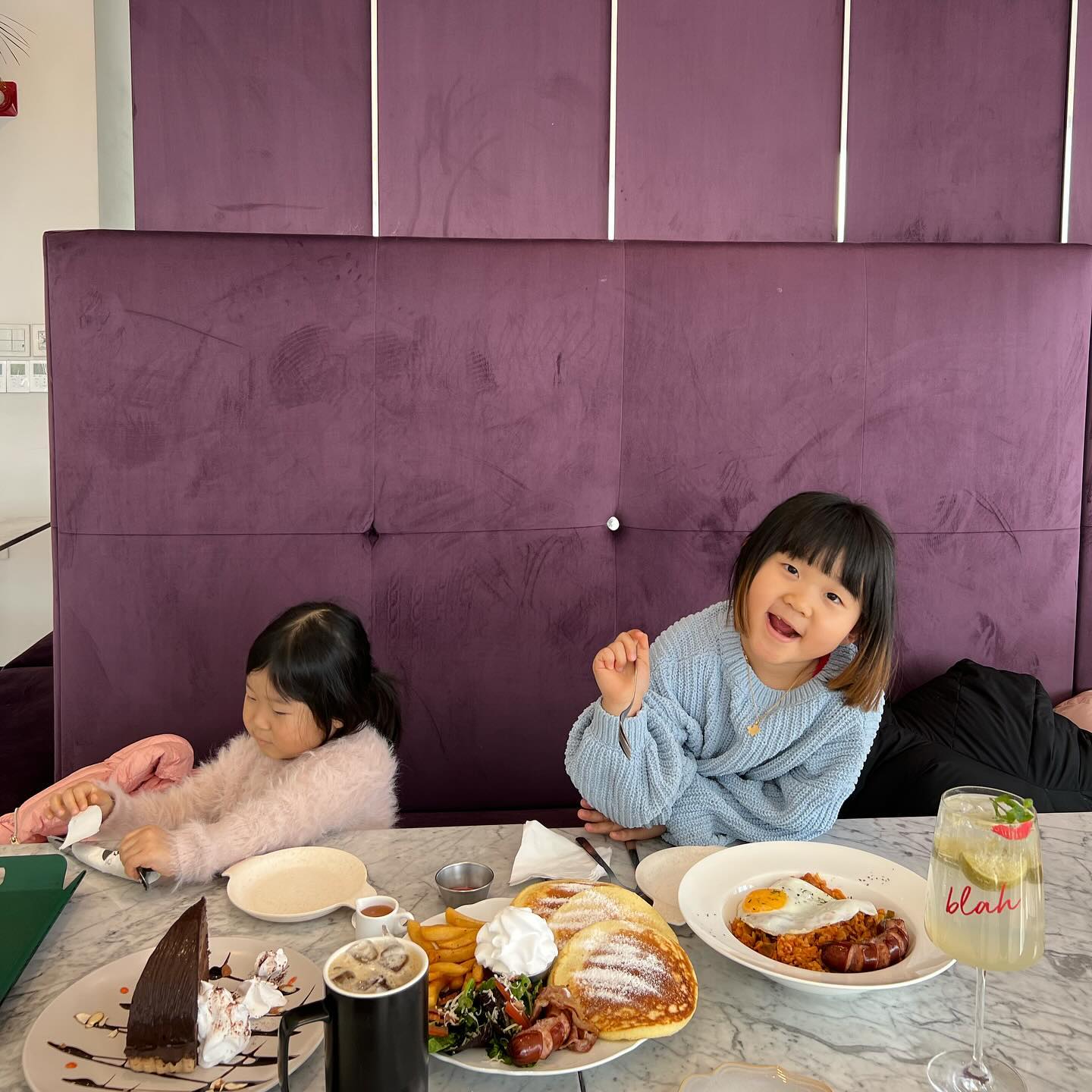 여유로운 토욜 주말쓰
올만에 #브런치 먹으러 동탄카페드로잉 다녀옴ㅋㅋ

#동탄라운지바 #동탄호수공원라운지바 #동탄브런치맛집 #동탄브런치카페 #동탄디저트카페 #동탄호수공원카페 #동탄호수공원브런치카페 #동탄호수공원맛집 #동탄레이크꼬모맛집
#동탄레이크꼬모브런치
#동탄레이크꼬모디저트카페 #동탄케이크맛집 #카페드로잉 #cafe_drawing #카페드로잉동탄 #카페드로잉분당 #카페드로잉분당정자 #카페드로잉송파