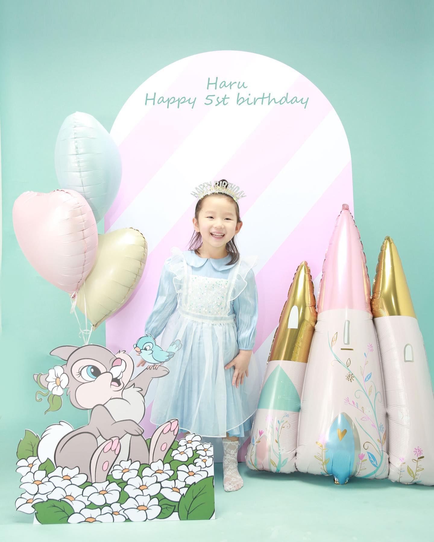 하루의 5살 생일💜
동화컨셉이 아주 찰떡콩떡🤍

사진은 himi__studio 
풍선은 c.c_balloon 

이벤트 풍선 구매후 바로 옆 하이미사진관에서 동화컨셉 💖

#하이미사진관#청춘풍선#청춘창고#아이성장사진#아이생일기념촬영