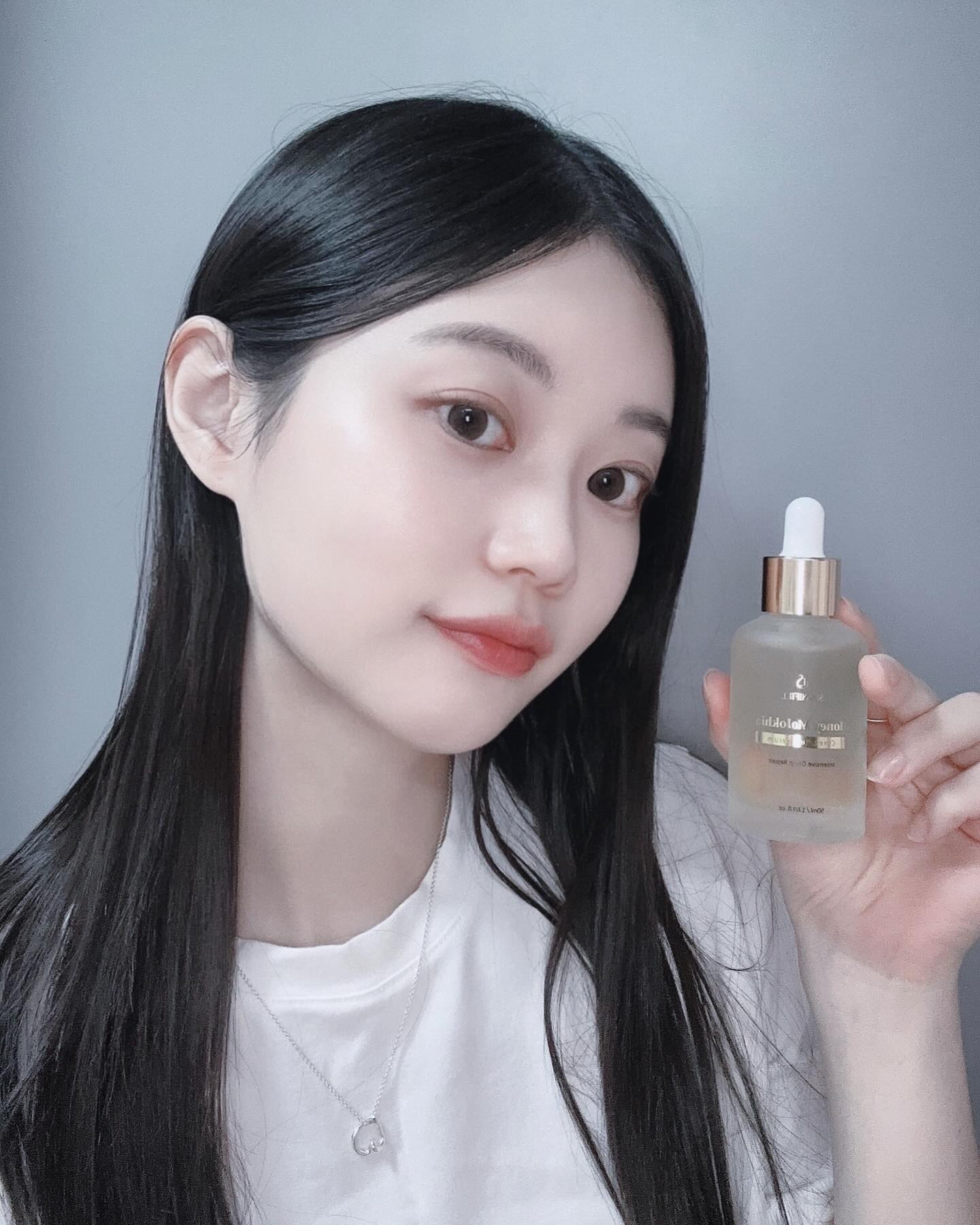 #ad 

Honey Molokhia Core Lifting Serum🍯signifill_official 

Fill your signature, 
'당신만의 시그니처 성분으로 피부를 채워보세요'라는 의미를 담은 브랜드- 시그니필의 2주 코어 리프팅 세럼이에요.

콜라겐만으로는 관리가 어려울 때, 강한 보습력과 피부장벽 강화까지 피부 코어를 탄탄하게 세워 힘 있는 피부로 개선해주는 짱짱한 케어템인데요,
건조하기 쉬운 겨울철 관리템을 찾고 계시다면, 시그니필 리프팅 세럼 추천드려요🪄

#협찬 #시그니필#signifill
