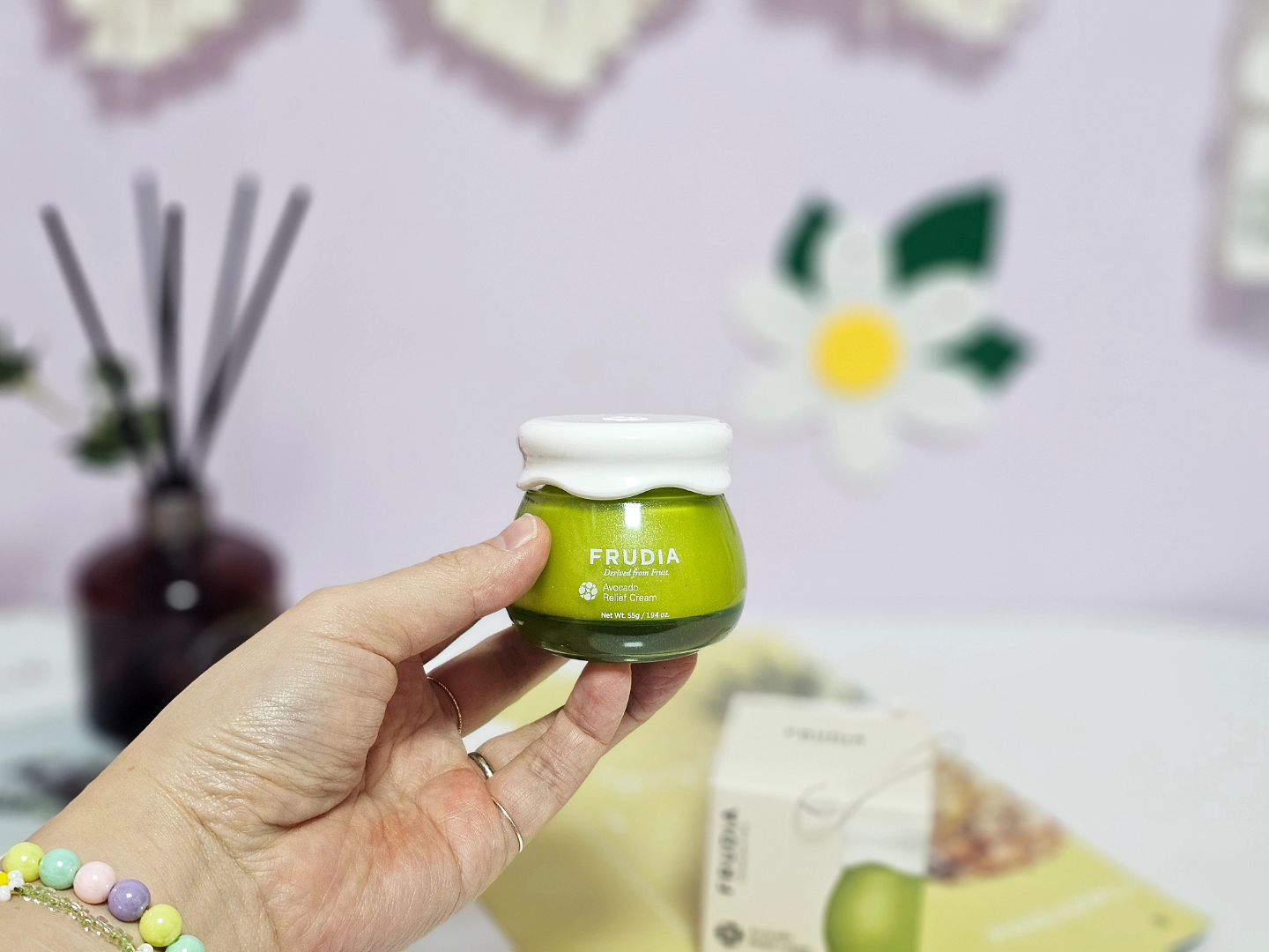 #협찬 frudia.official #후르디아 #진정크림
[후르디아]
비건 아보카도 크림🥑

부드럽고 촉촉함!
바르자마자 딱 이런 느낌이 들더라구요👍

요즘 심하게 건조해 매일 수분팩을해도
부족하기에 찾아보다 비건이라는 문구가 눈이 확~~들어 발라보기 시작했죠😁

수분감이 어찌나 짱짱하던지!!
바르자마자 피부가 살아나는 느낌이 들었어요😙

아보카도성분 62%의 비건제품이라
예민한피부에도 딱이에요😘

#샤샤맘그램 #샤맘뷰티
#08L #재생크림 #🏡 #🌷 #💅 #veganbeauty #🍻 #민감수분크림 #민감피부크림 #🥗 #frudia #비건수분크림 #🏕 #crueltyfree #🍼 #💄 #🐕 #cleanbeauty #👨‍👩‍👧