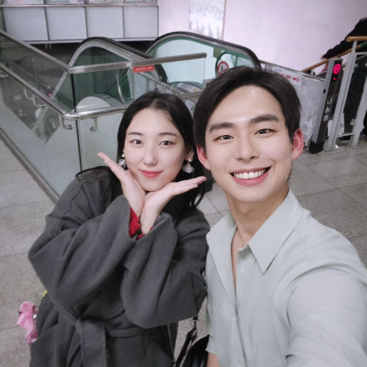 #뮤지컬 #팔세토스 

뮤지컬로 친해진(?) 42
담에 꼭 보러와주세효..! 혷

기다리는데 아는 사람들 있어섴ㅋ
나도 1월에 공연한다고 깨알자랑
근데 내 주변 전부 뮤지컬공연자들 실화...?

끼롤릐ㅠ