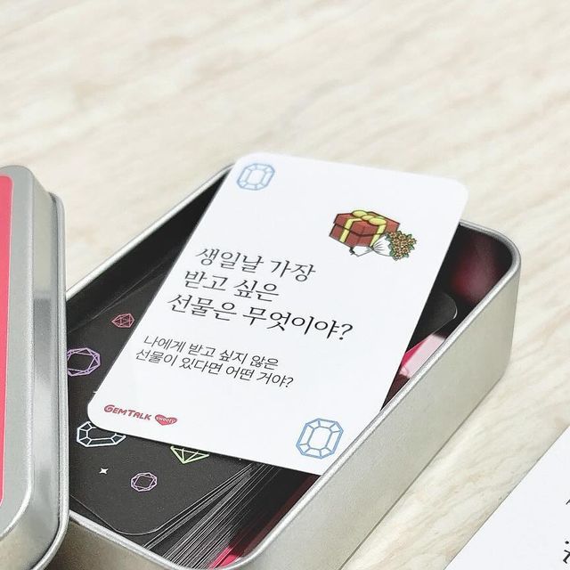 찡히 on Instagram: "#광고 연인들을 위한 대화게임 젬톡 스위티💞 요즘은 밸런스 게임이나 대화 할 수 있는 게임이 시간 보내기에도 좋고 재미 있어서 데이트 할 때 보드게임 카페에 자