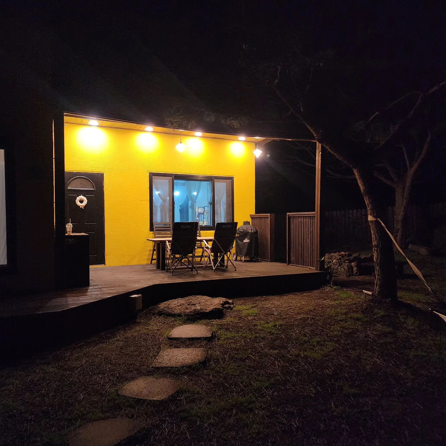 #숙소제공 × gugong_stay gugong_l

예뻣던 제주도의 추억✨️

🏡 [제주애 설레다]

✅️ 독채
✅️ 개별 바베큐장
✅️ 불멍화로
✅️ 개별 온수풀 (6~9월 이용가능)
✅️ 기존 4인 / 최대 6인

📍제주 제주시 한경면 고조로 492-4

#주식회사구공 #구공스테이 #제주애설레다
#제주풀빌라 #제주독채펜션 #제주숙소추천
#애월독채펜션 #애월펜션 #서귀포펜션 #제주
#제주여행 #아이랑가기좋은곳 #아이랑여행
#아이랑가볼만한곳 #제주도여행 #제주도펜션
#아이와여행 #아이와함께가볼만한곳 #아이랑
#아이와가볼만한곳 #제주핫플 #숙박권이벤트