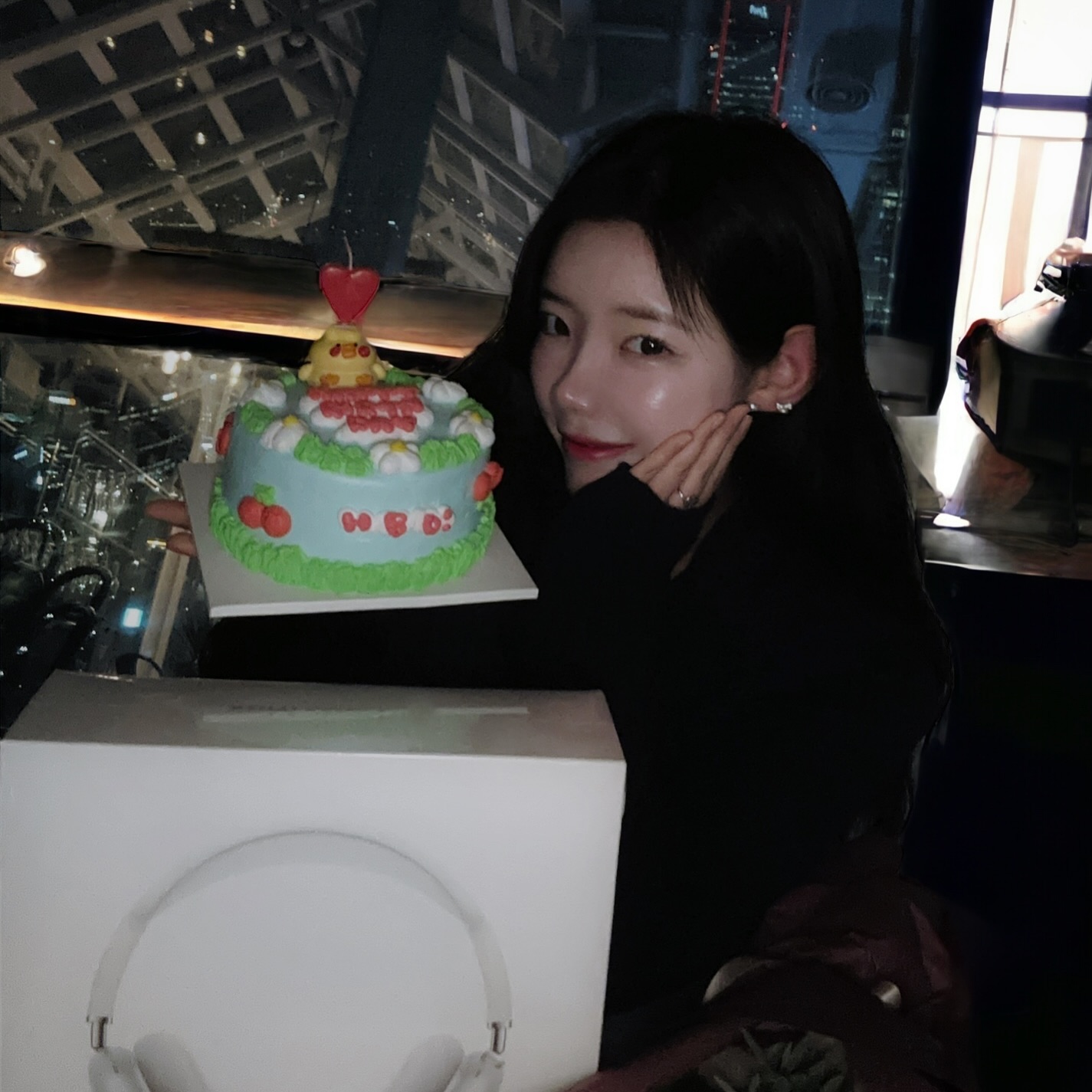 _

컨디션 좋은 척 할랬는데,,
열정적으로 실패,,🥲

그럼에두 열심히 생일 챙겨줘서
곰아워🥹🫶🏻

내년엔,, 더 큰 리액션과 왕밤빵만한
체력을 챙겨올겜,,알랍U🤍