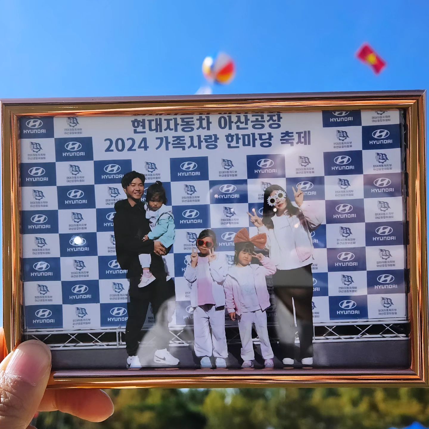#현대자동차가족축제 #현대자동차아산 
.
올해는 더 풍성해진것같은 현대자동차가족축제 🎈
먹거리도 점심도 사진도 즐길거리도 전부다 지원되는,👍
체험마다 다 유료체험인 여느 지역축제보다 낫다 👏
아침에 가서 축제마지막까지 알차게 즐기고 옴 🙃
.
#일요일그램 #주말끝👋 #가족체육대회