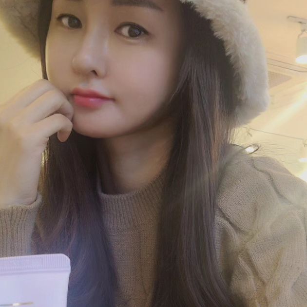 hye_vely0210 on Instagram: "#광고 #플랜36.5 펩타이드 괄사 리프팅 세럼🧴 주름은 채워주고 탄력은 올려주는 플랜 36.5 펩타이드 괄사 리프팅 세럼이에요~🤗 ON에 화살표 오게 돌려서 마사지하듯이