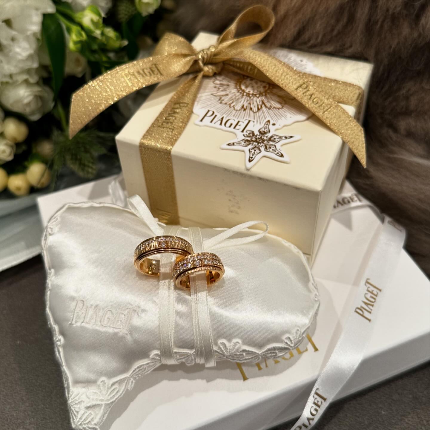 한달도 안남음이 새삼 실감나서 몇개월 전 사진 꺼내😂 
#웨딩밴드 🤵🏻💍 👰🏻‍♀️ 혹은 #족쇄 ㅋㅋㅋㅋ #piaget