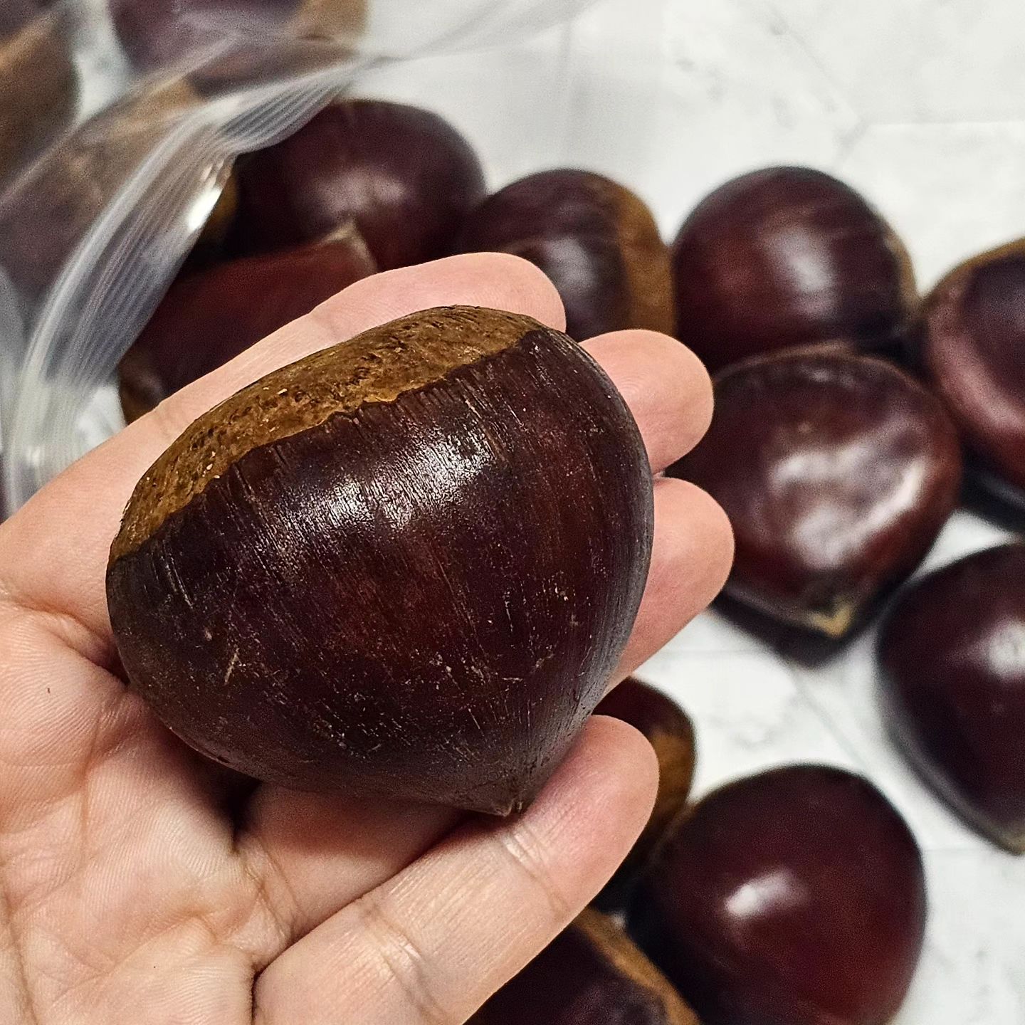#협찬

쌀쌀한 날씨에 딱 맞는 간식!!
남녀노소 누구에게나
건강하고 맛있는 홀라당밤!!

집에서 에어프라이어나
후라이팬에 촤르륵~
달콤하고 고소해서 먹기 굿굿

애들 간식으로도 좋고
신랑 간식으로도 좋고
또 캠핑용으로도
너무 너무 좋을듯요~

쌀쌀한 가을 밤
나의 간식을 부탁해🫶🏻🙏🏻

veryverycingle 

#협찬 #베리베리싱글 #알밤 #뜨래밤 #칼집밤 #홀라당밤 #홀랑밤 #군밤 #캠핑간식 #의정부맘 #야식