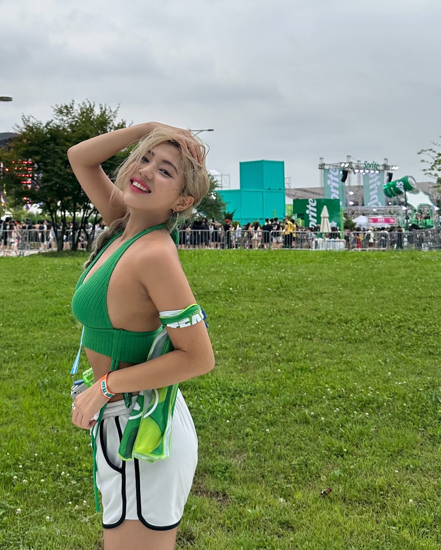 ⠀✰
2024 워터밤 드디어 다녀왔다-
일찍 가면 지칠까봐 일부러 늦게 갔는데 일찍 갈걸...
그래도 엄청 재미있었다. (내년에도 가야지...)
⠀
💚남편 허락 맡음💚