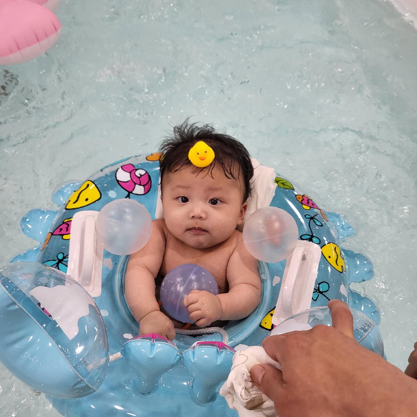 💝
D+129
엄마아빠만 신난 물놀이🏖💦
아빠 닮아서 수영 잘하려나🏊‍♂️
수영하고 거하게 응아 한번 하구요, 저녁엔 꿀잠🍼🫶