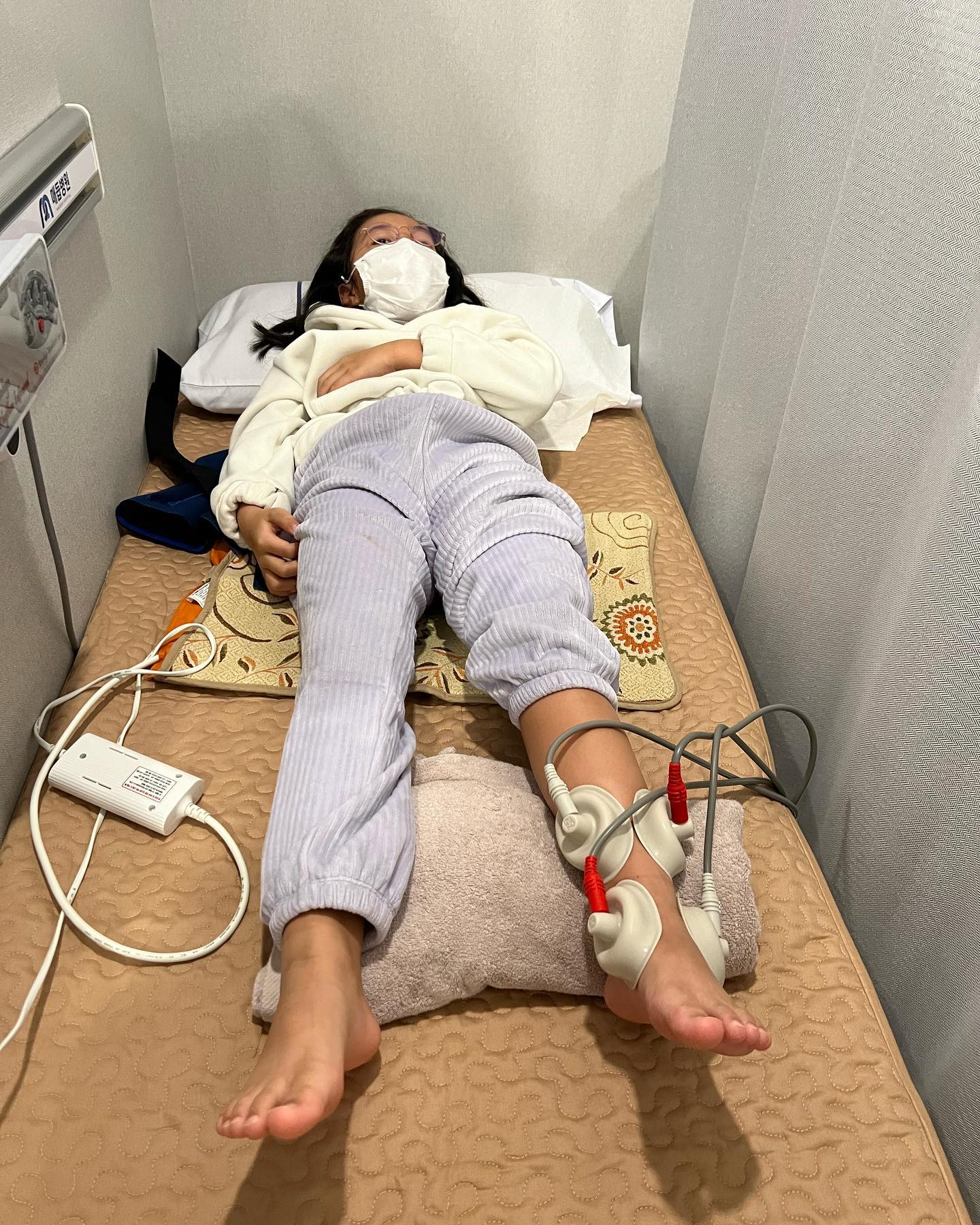 어제 일상
길가다 마주오는 애 발에 걸려서 넘어져서 발목 접지름
탕후루
돈까스
.
.
인스타 왜케 귀찮지🤣